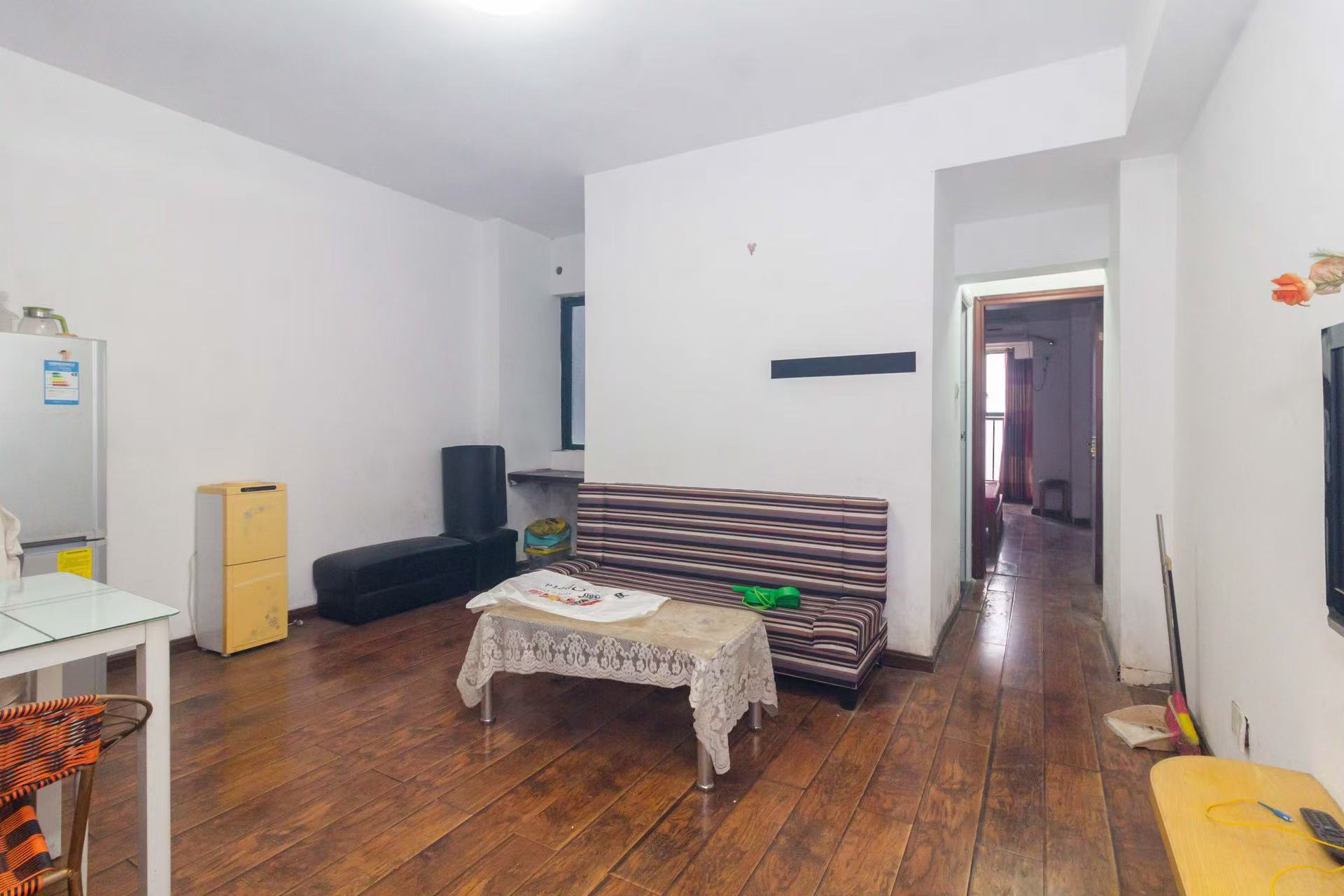 华天LOHO小镇  1室1厅1卫    1000.0元/月 华天LOHO小镇  1室1厅1卫    1000.0元/月室内图