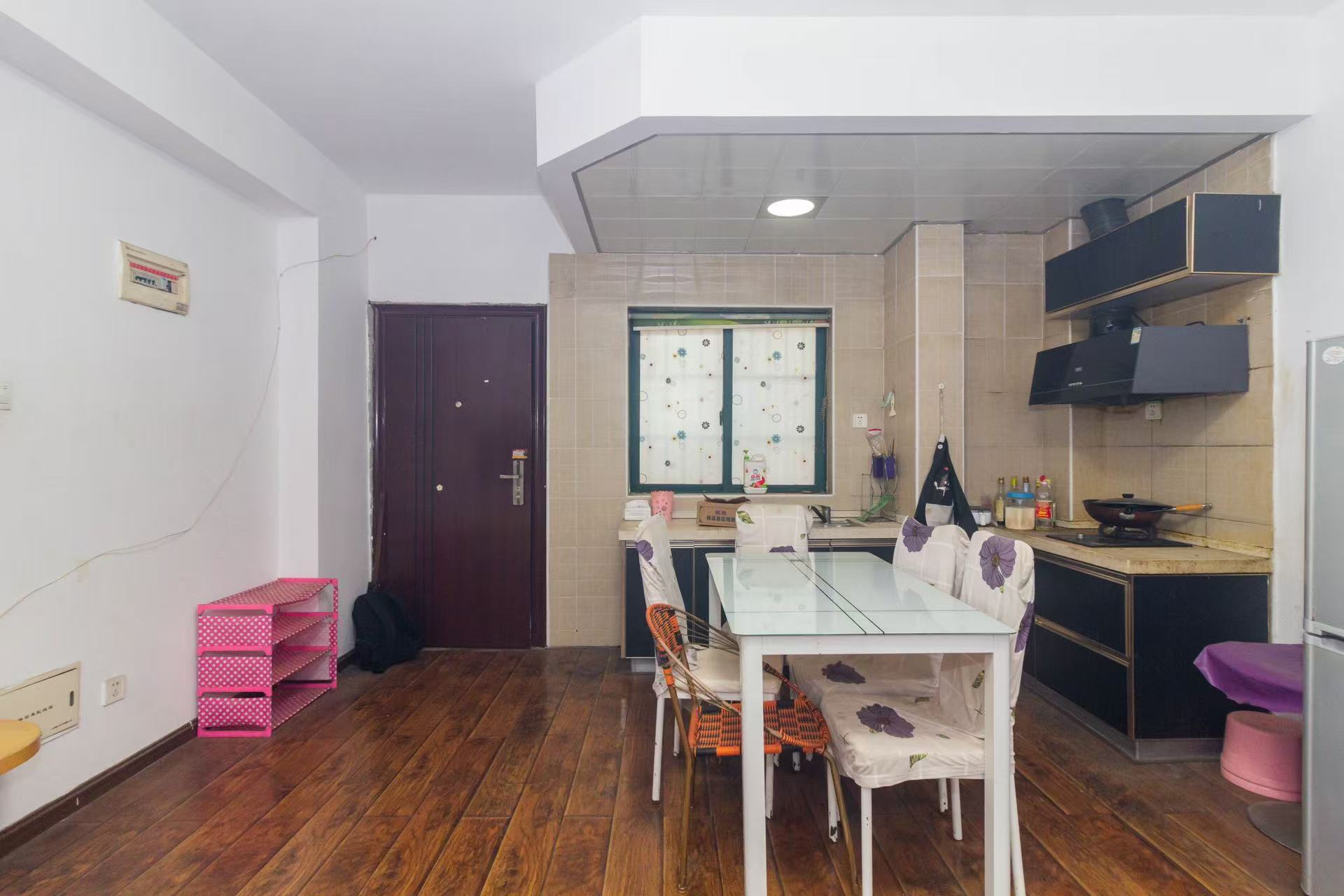 华天LOHO小镇  1室1厅1卫    1000.0元/月 华天LOHO小镇  1室1厅1卫    1000.0元/月室内图