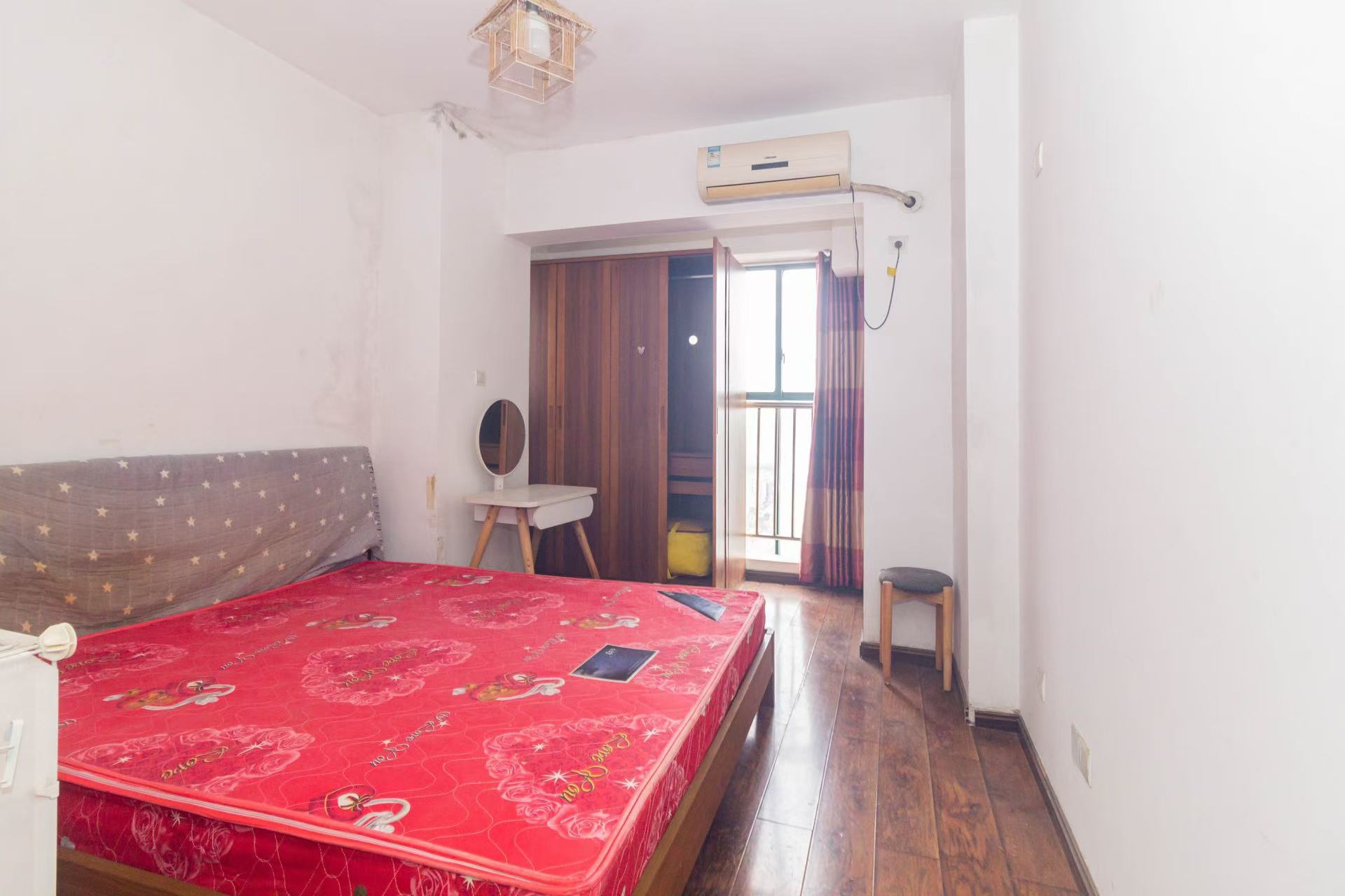 华天LOHO小镇  1室1厅1卫    1000.0元/月 华天LOHO小镇  1室1厅1卫    1000.0元/月室内图