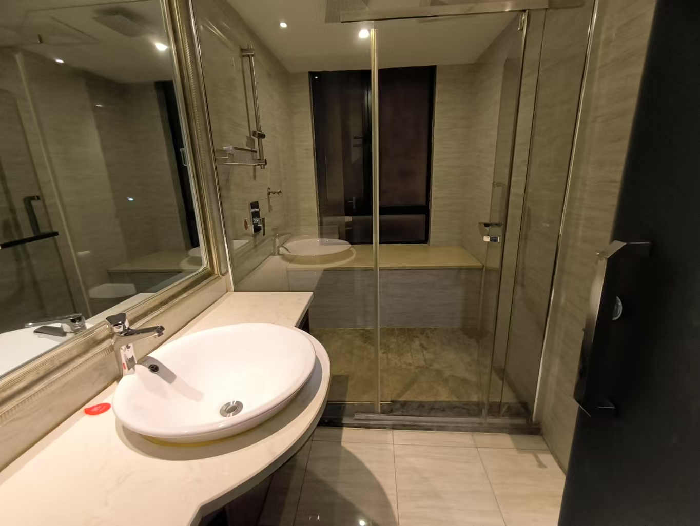 中信凯旋蓝岸(中信新城三期) 1室1厅1卫 1300.0元/月 中信凯旋蓝岸(中信新城三期) 1室1厅1卫 1300.0元/月室内图