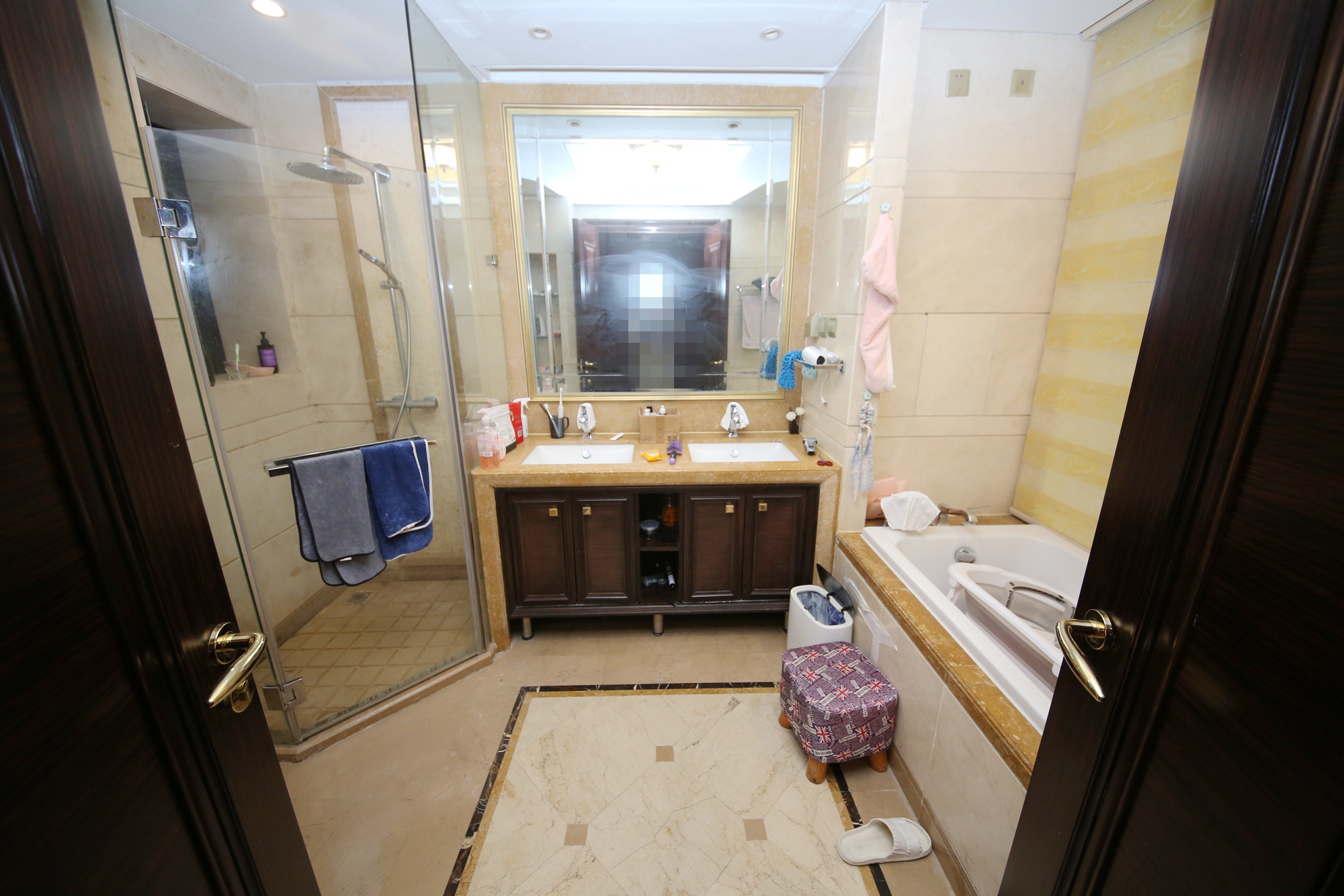 华远隆玺  3室2厅3卫   650.00万卫生间