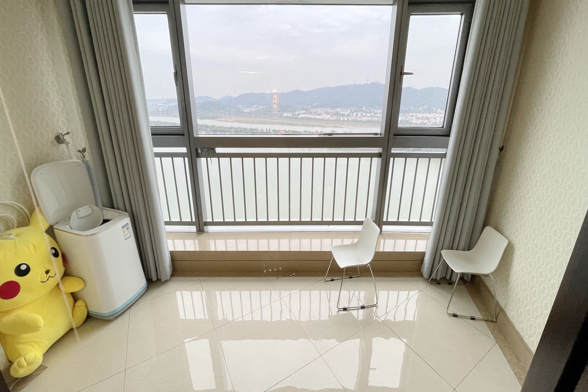 华远隆玺  3室2厅3卫   650.00万阳台