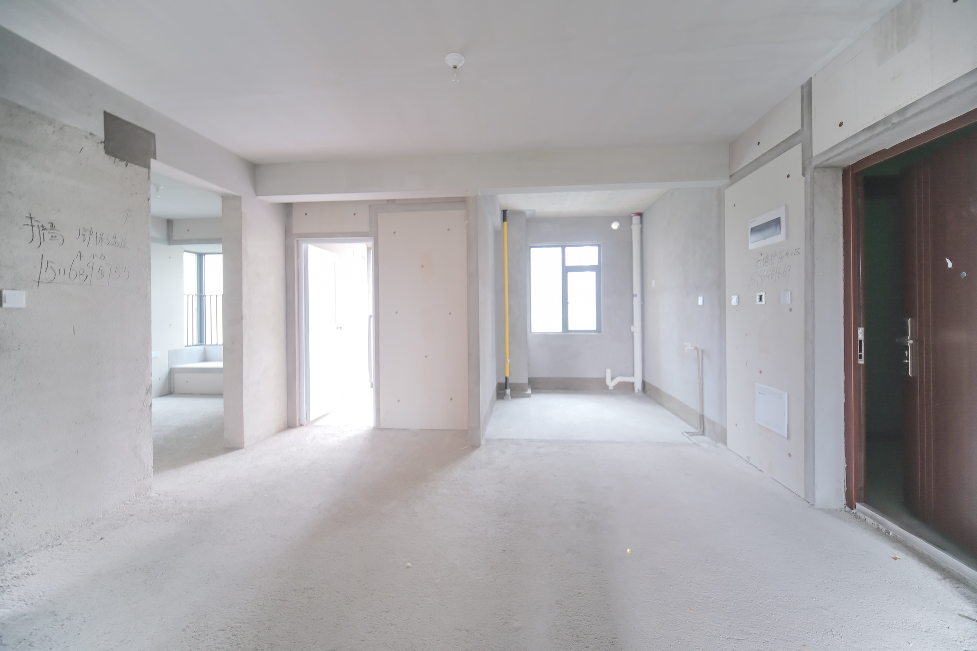 日盛湖湘悦府  4室2厅2卫    117.9万客厅