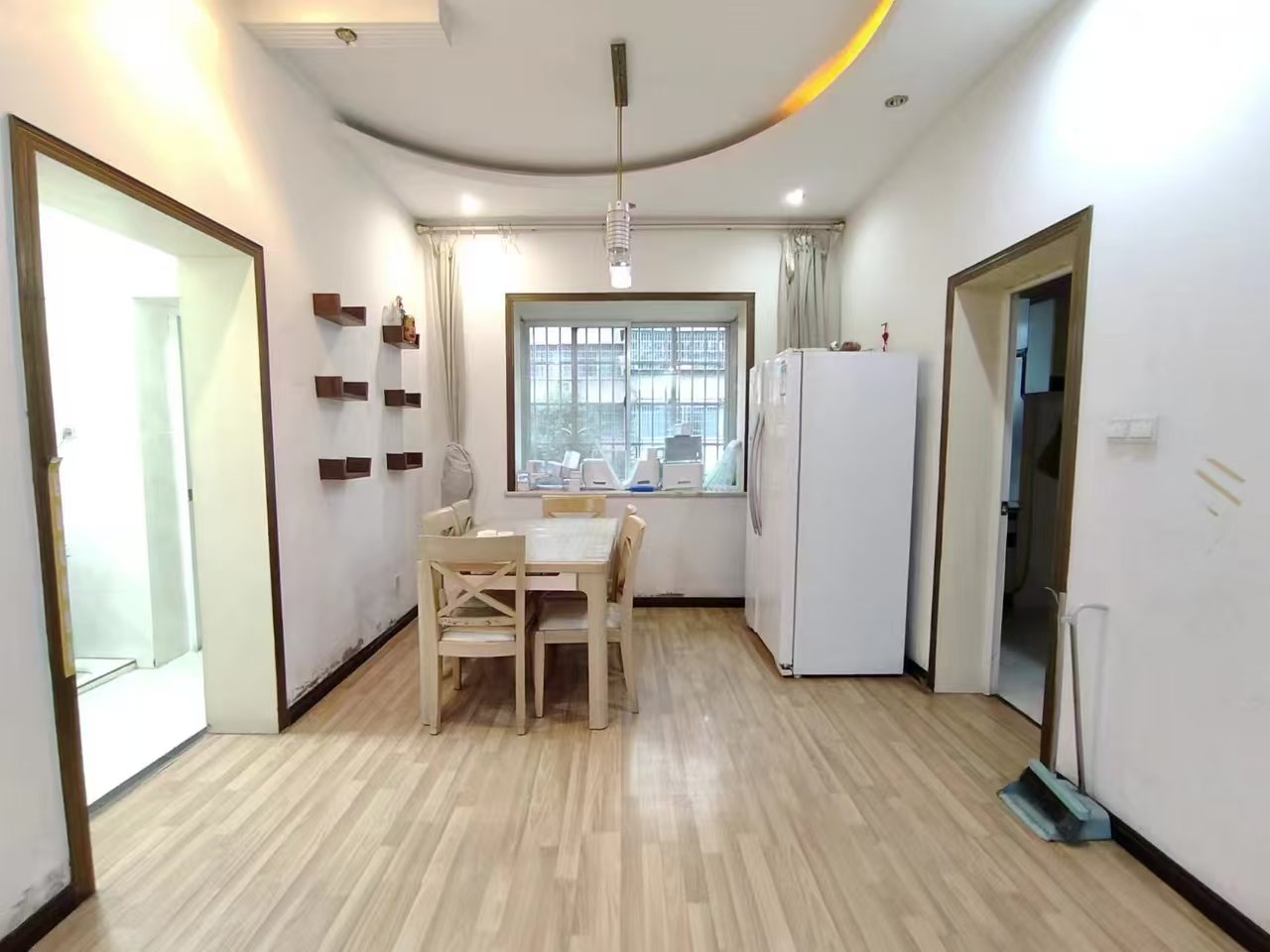 嵩源小区 3室2厅2卫 1500.0元/月 嵩源小区 3室2厅2卫 1500.0元/月室内图