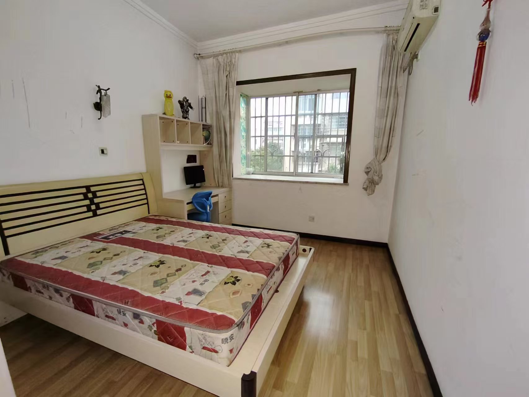 嵩源小区 3室2厅2卫 1500.0元/月 嵩源小区 3室2厅2卫 1500.0元/月室内图