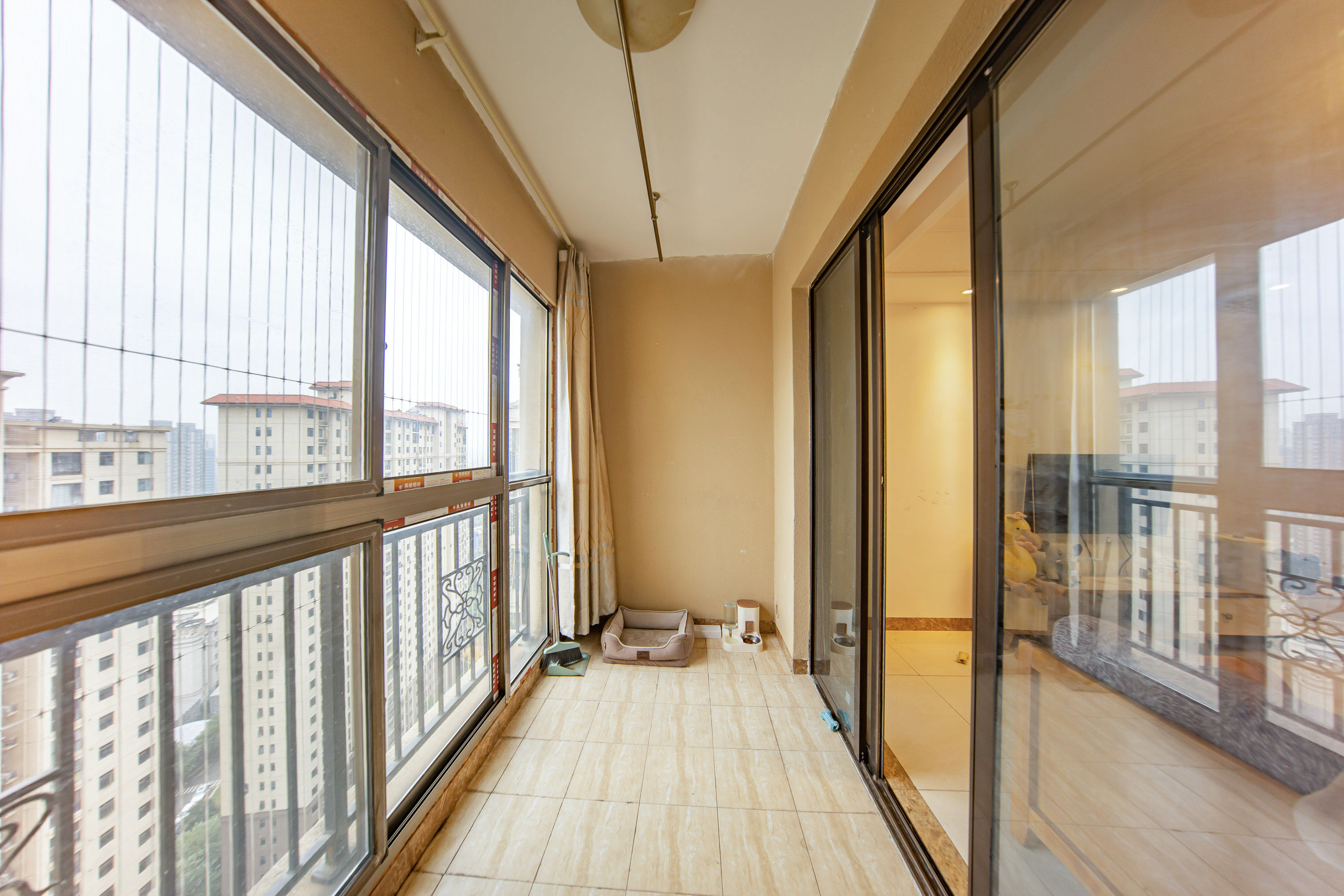 江山帝景哈佛  3室2厅2卫   93.00万阳台