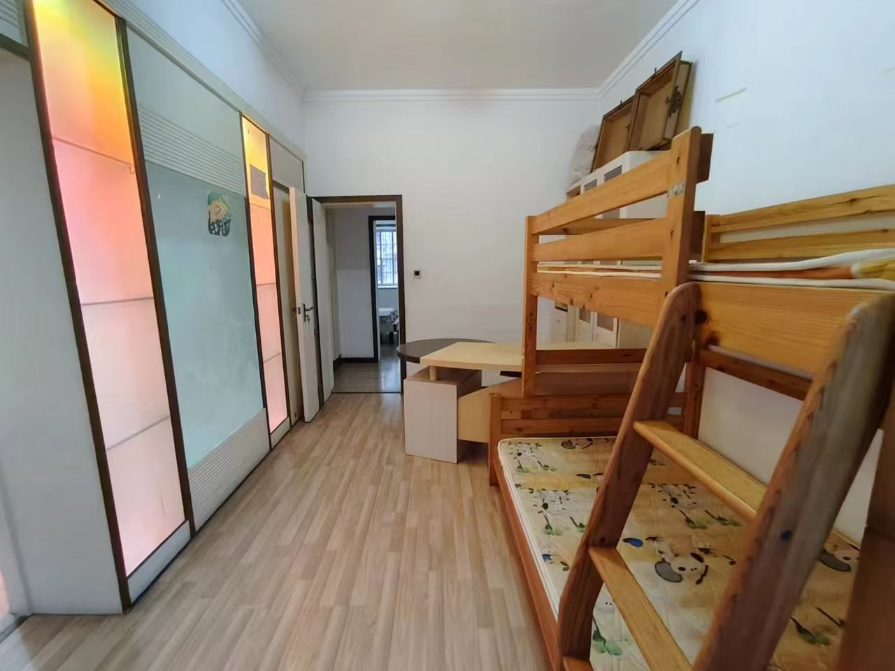 嵩源小区 3室2厅2卫 1500.0元/月 嵩源小区 3室2厅2卫 1500.0元/月室内图