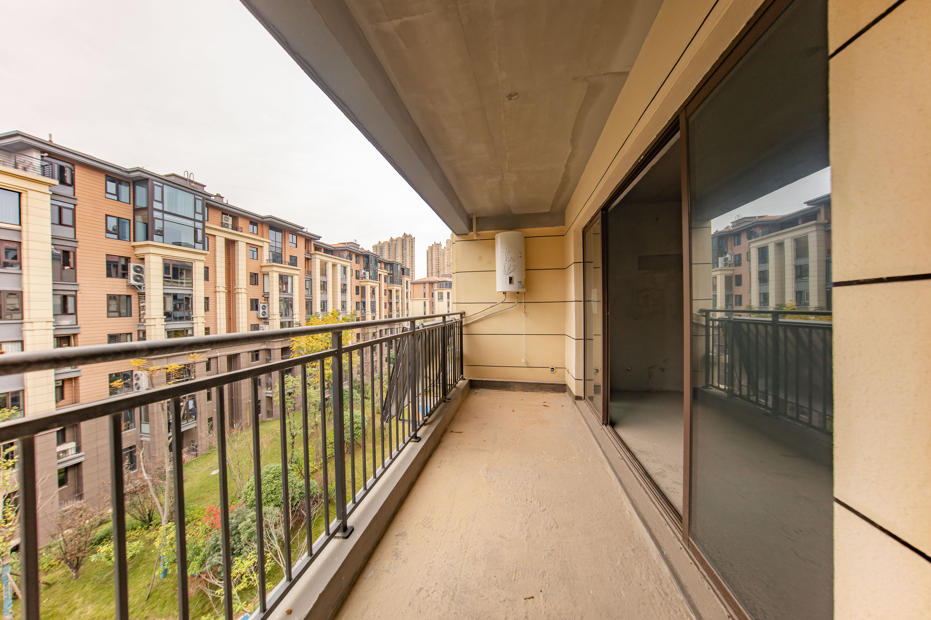 江山帝景雅墅（普罗旺斯）  4室2厅3卫    290.0万阳台