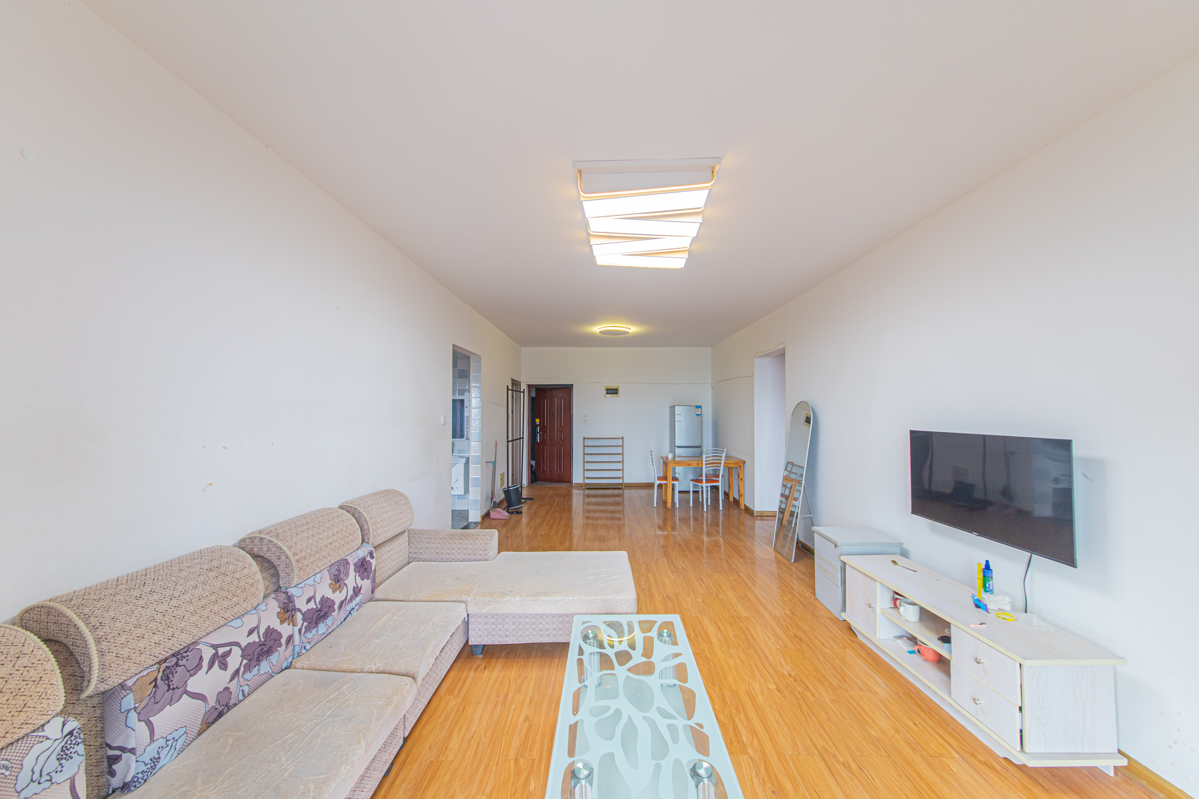 山水嘉园 3室2厅1卫 65.0万 山水嘉园 3室2厅1卫 65.0万客厅