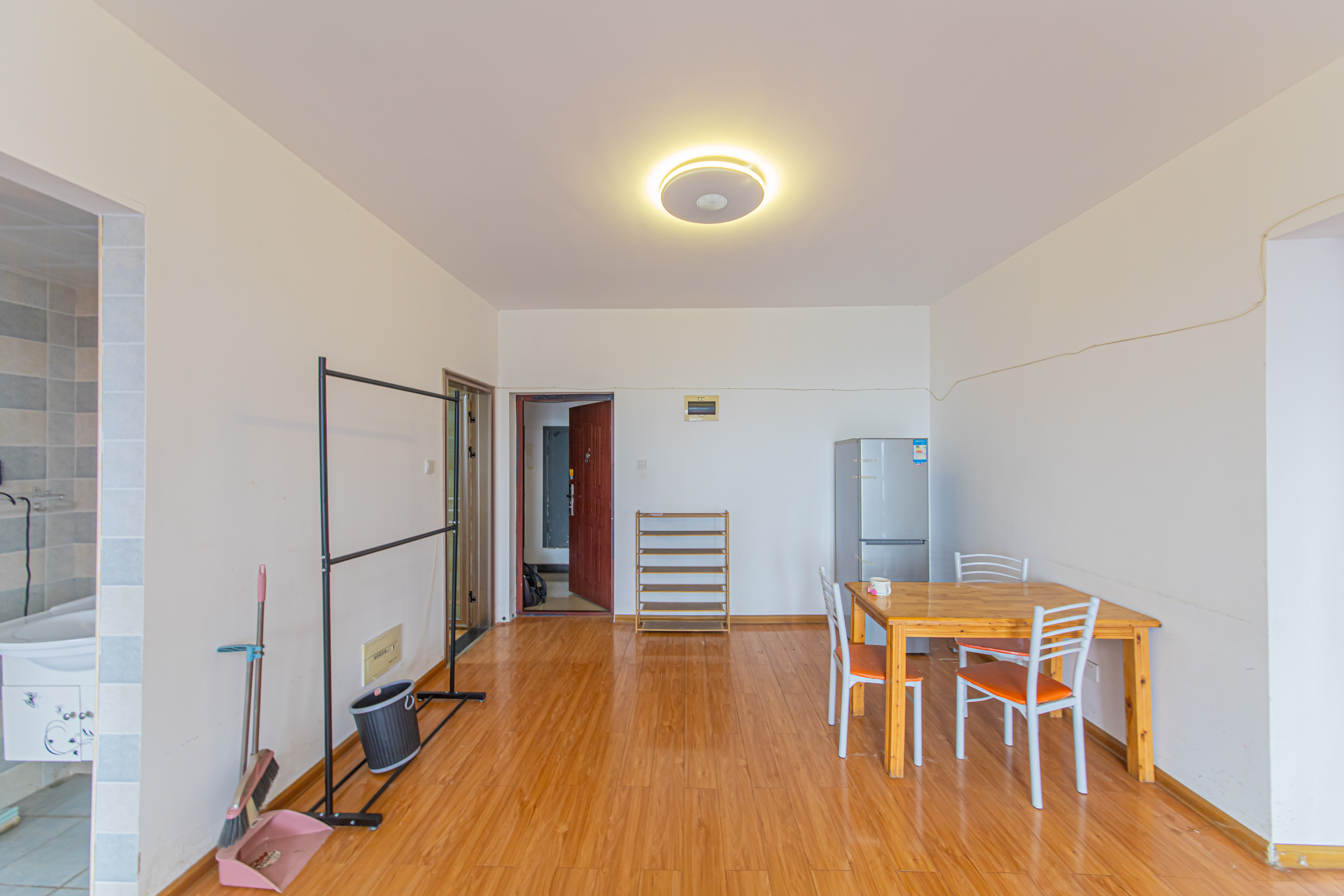 山水嘉园 3室2厅1卫 65.0万 山水嘉园 3室2厅1卫 65.0万客厅