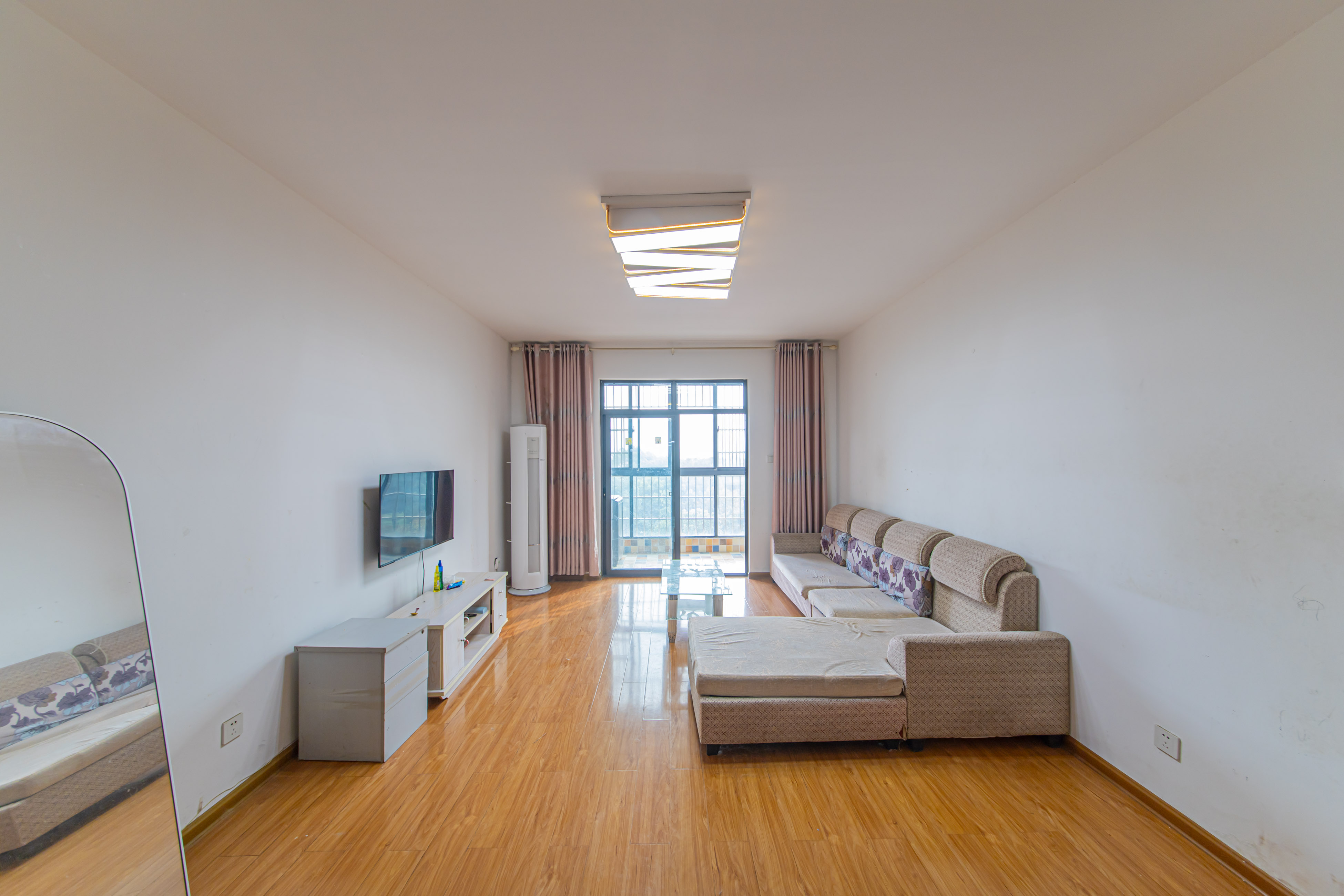 山水嘉园 3室2厅1卫 65.0万 山水嘉园 3室2厅1卫 65.0万客厅