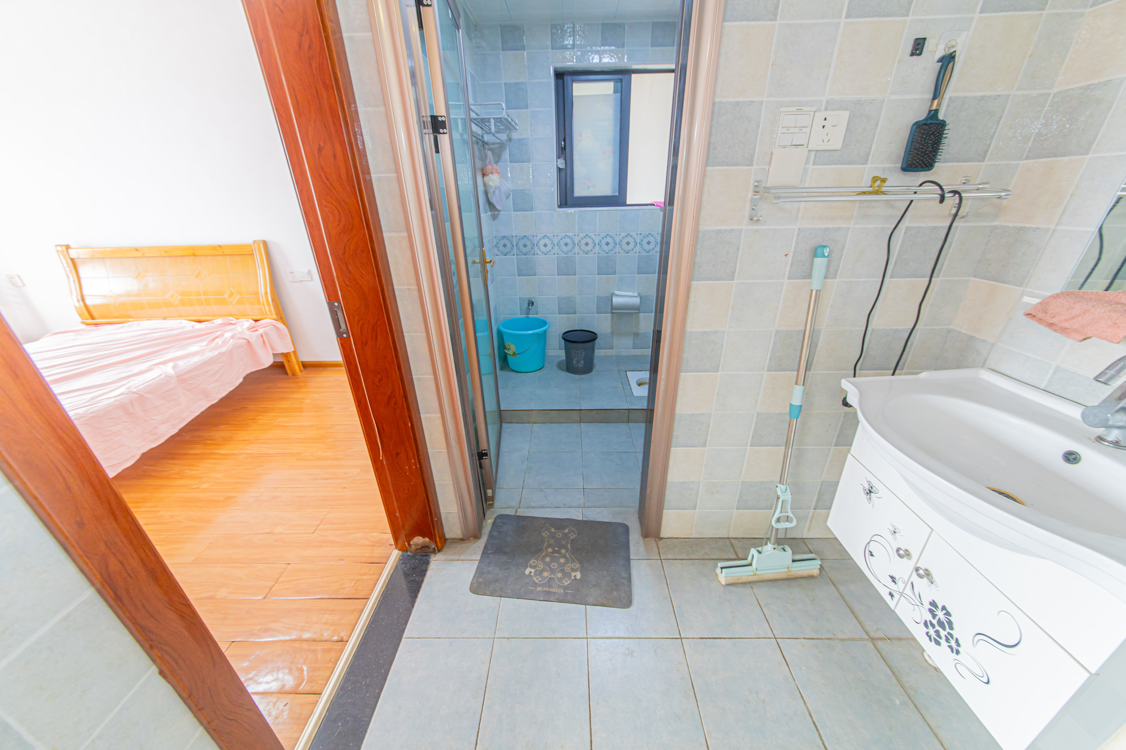 山水嘉园 3室2厅1卫 65.0万 山水嘉园 3室2厅1卫 65.0万卫生间