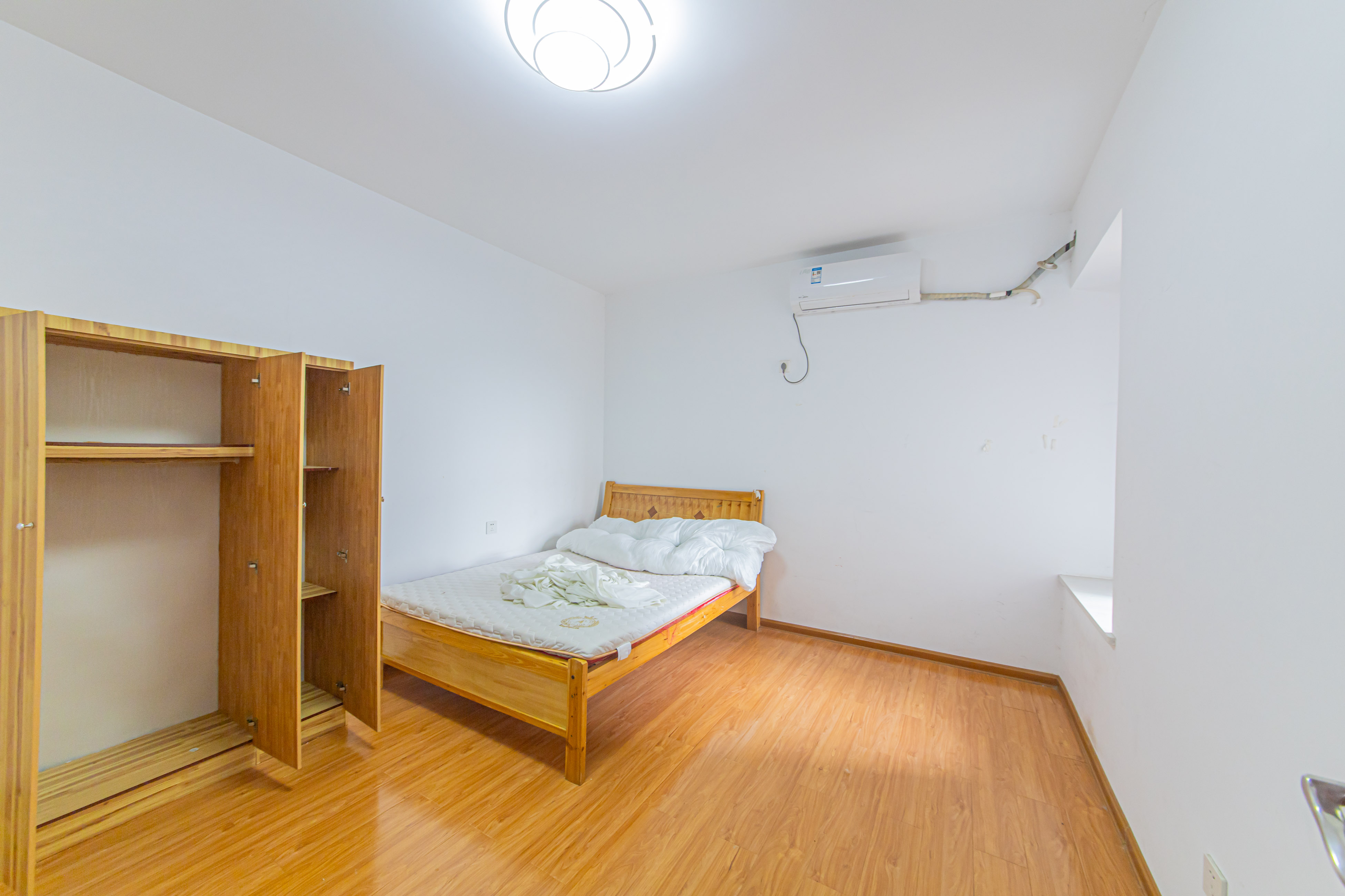 山水嘉园 3室2厅1卫 65.0万 山水嘉园 3室2厅1卫 65.0万卧室