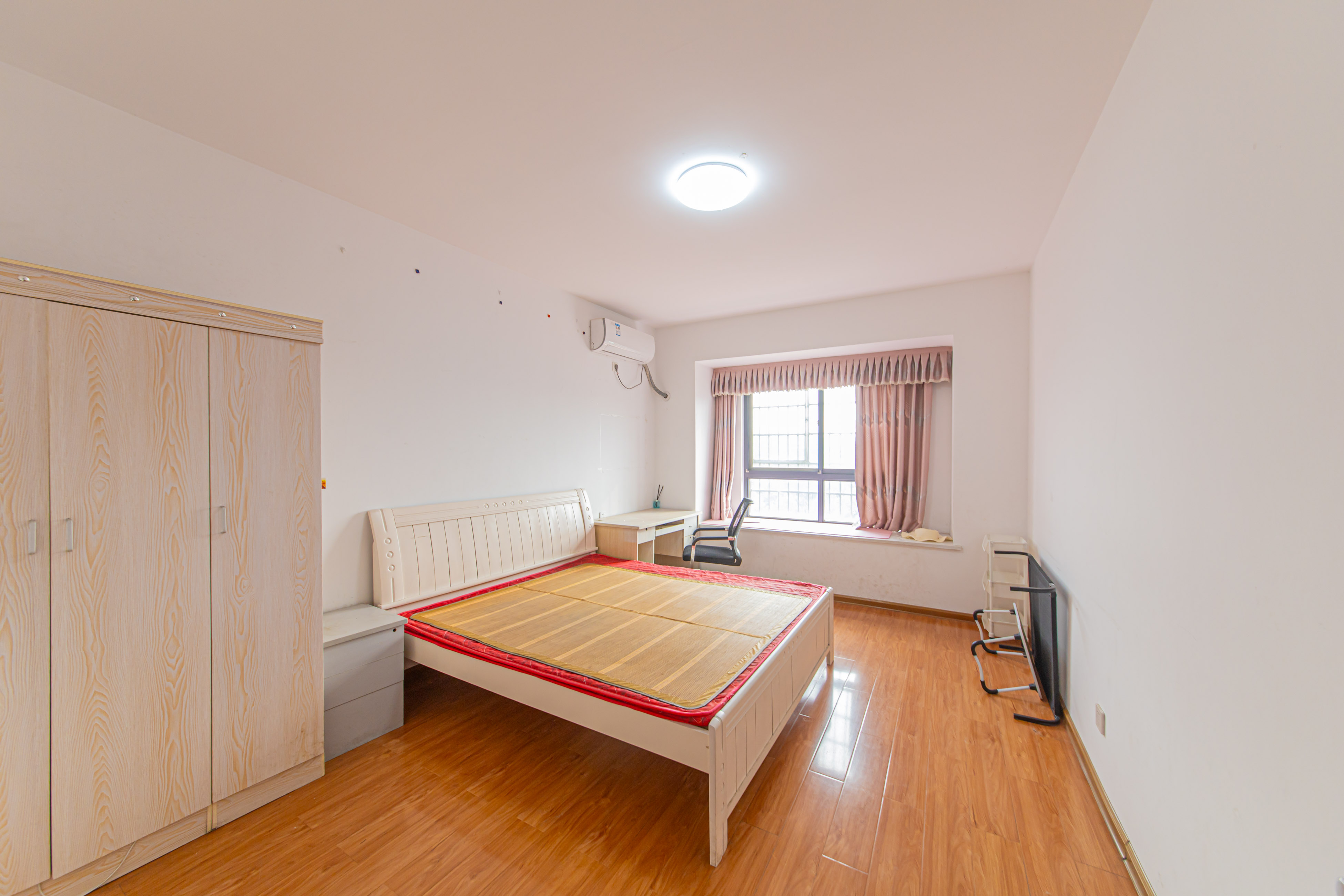 山水嘉园 3室2厅1卫 65.0万 山水嘉园 3室2厅1卫 65.0万卧室