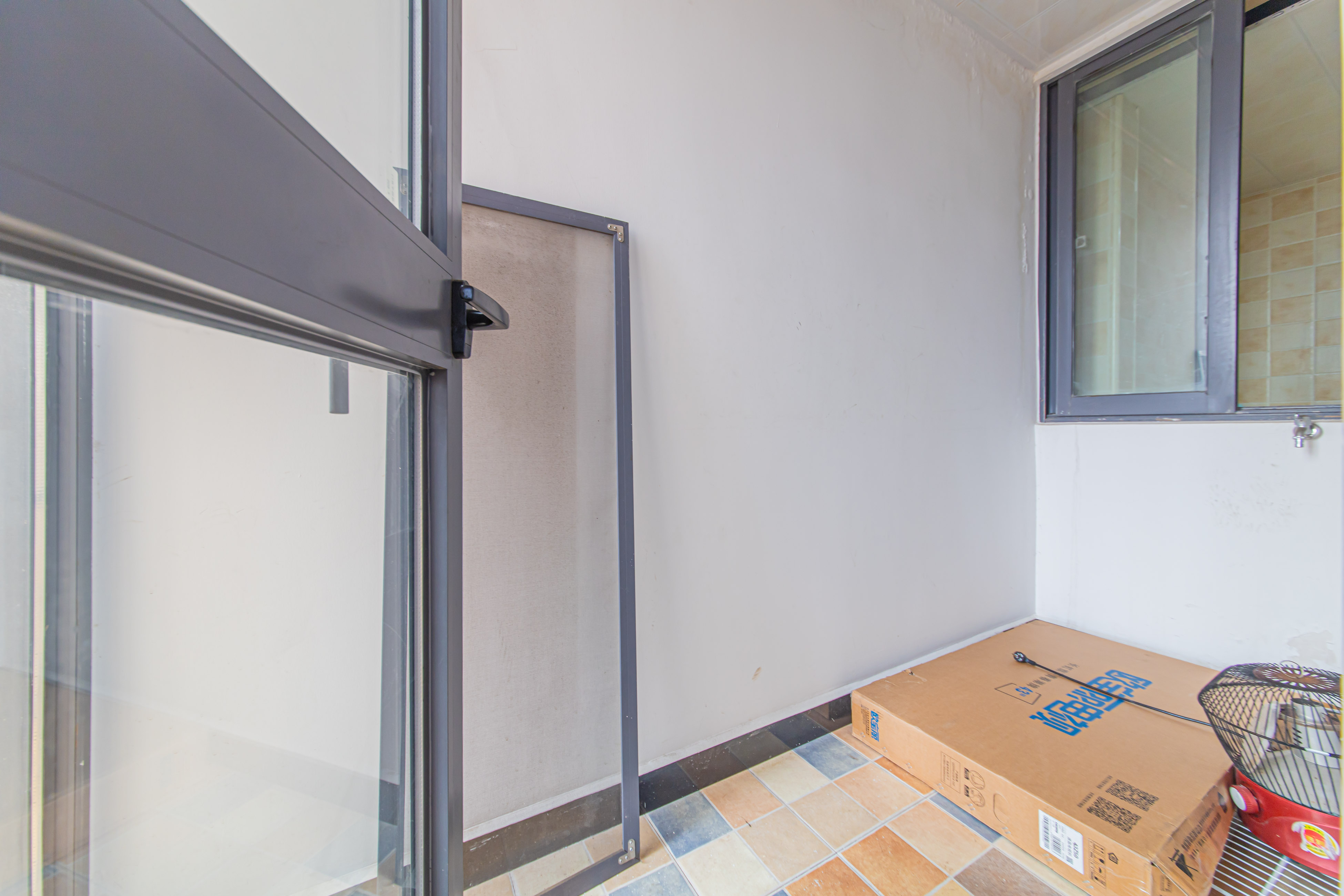 山水嘉园 3室2厅1卫 65.0万 山水嘉园 3室2厅1卫 65.0万阳台