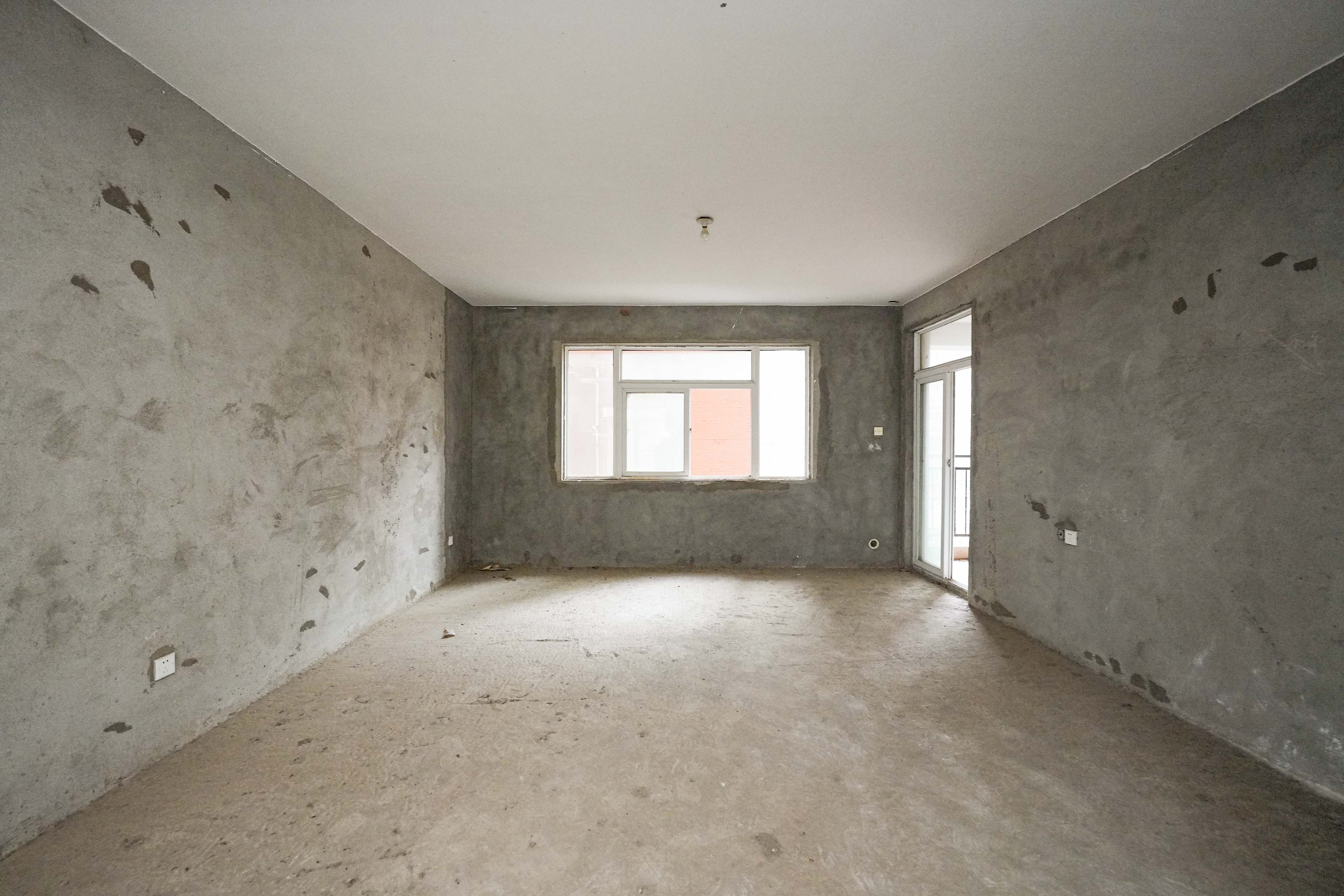 凯富漫城 4室2厅2卫 69.8万 凯富漫城 4室2厅2卫 69.8万客厅