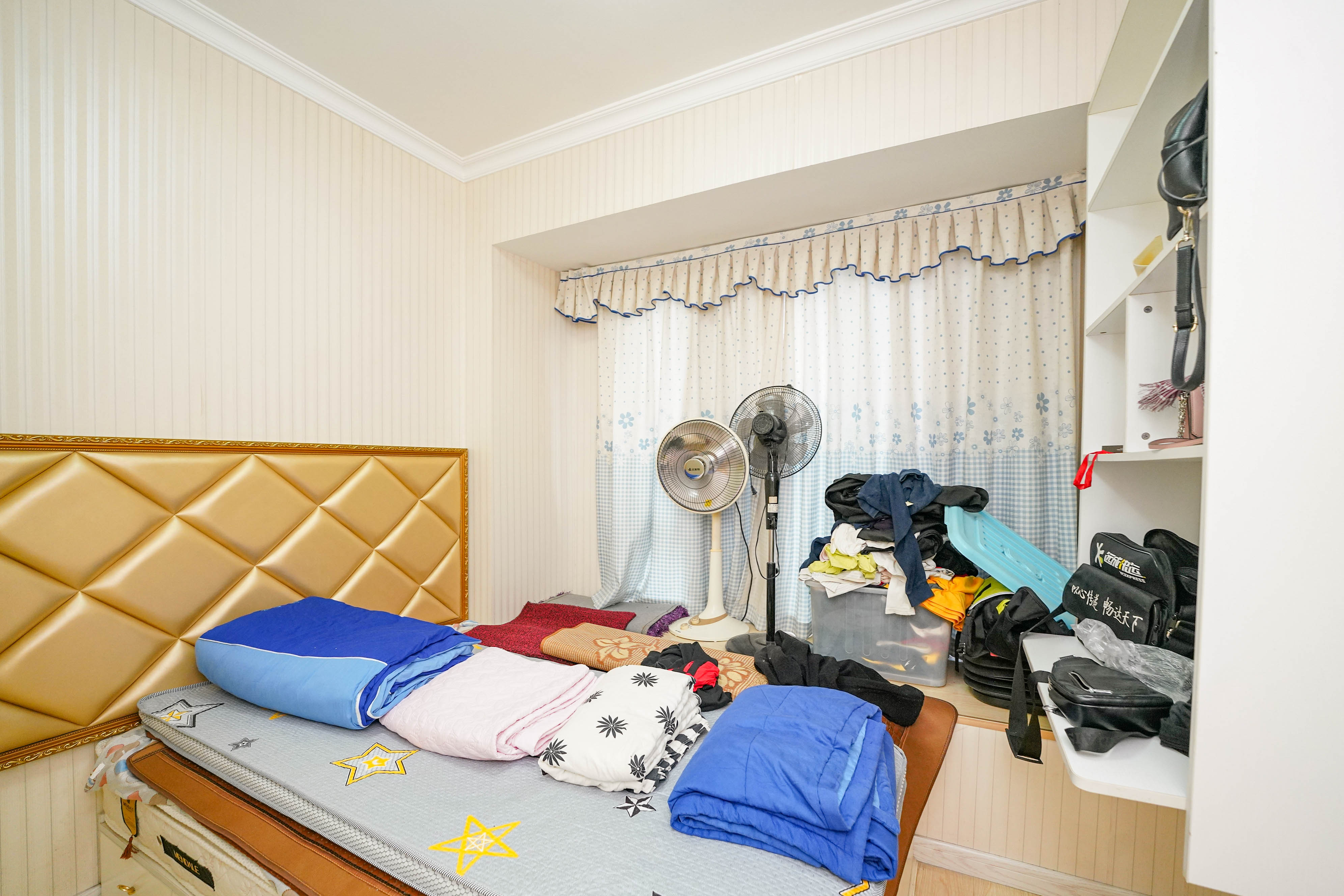 幸福庄园  4室2厅2卫   86.00万卧室