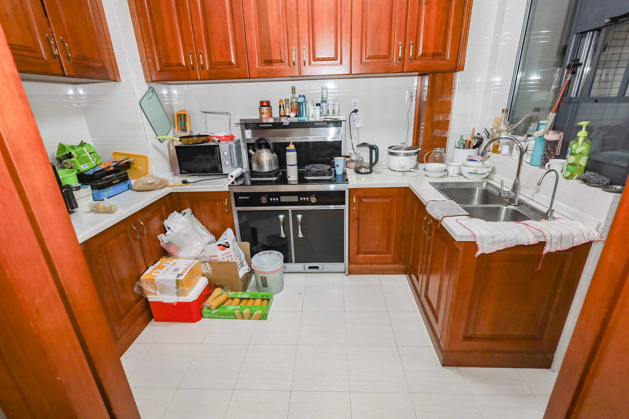 八方小区C区  4室2厅2卫    458.0万 八方小区C区  4室2厅2卫    458.0万厨房