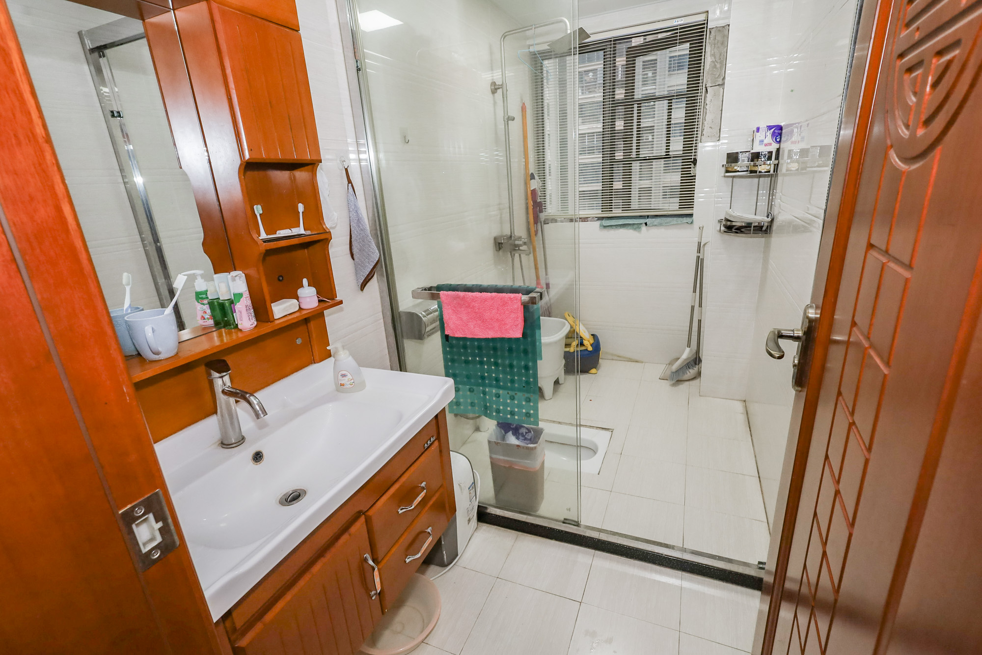 八方小区C区  4室2厅2卫    458.0万 八方小区C区  4室2厅2卫    458.0万卫生间