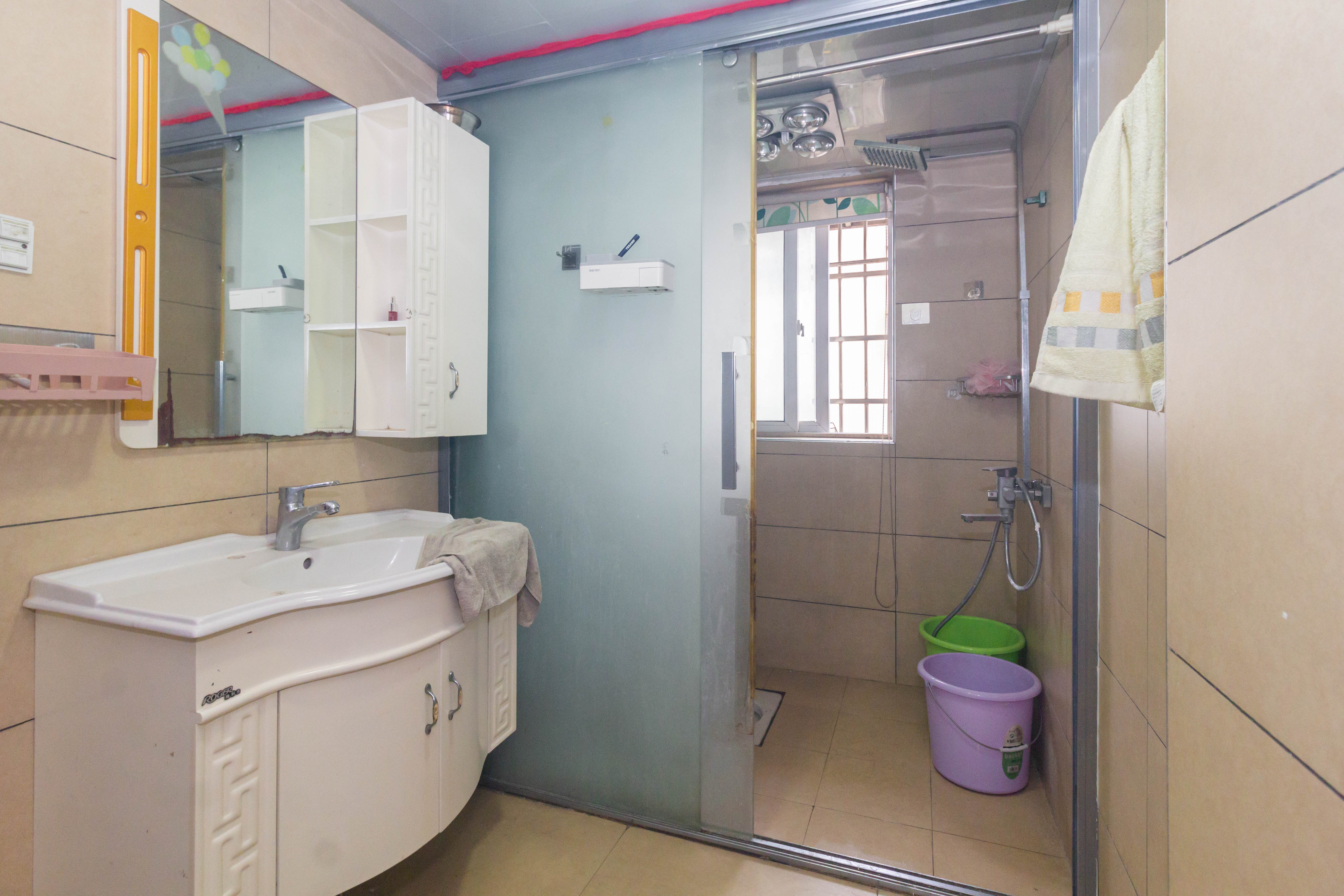 东业苹果社区  3室2厅2卫   49.90万卧室