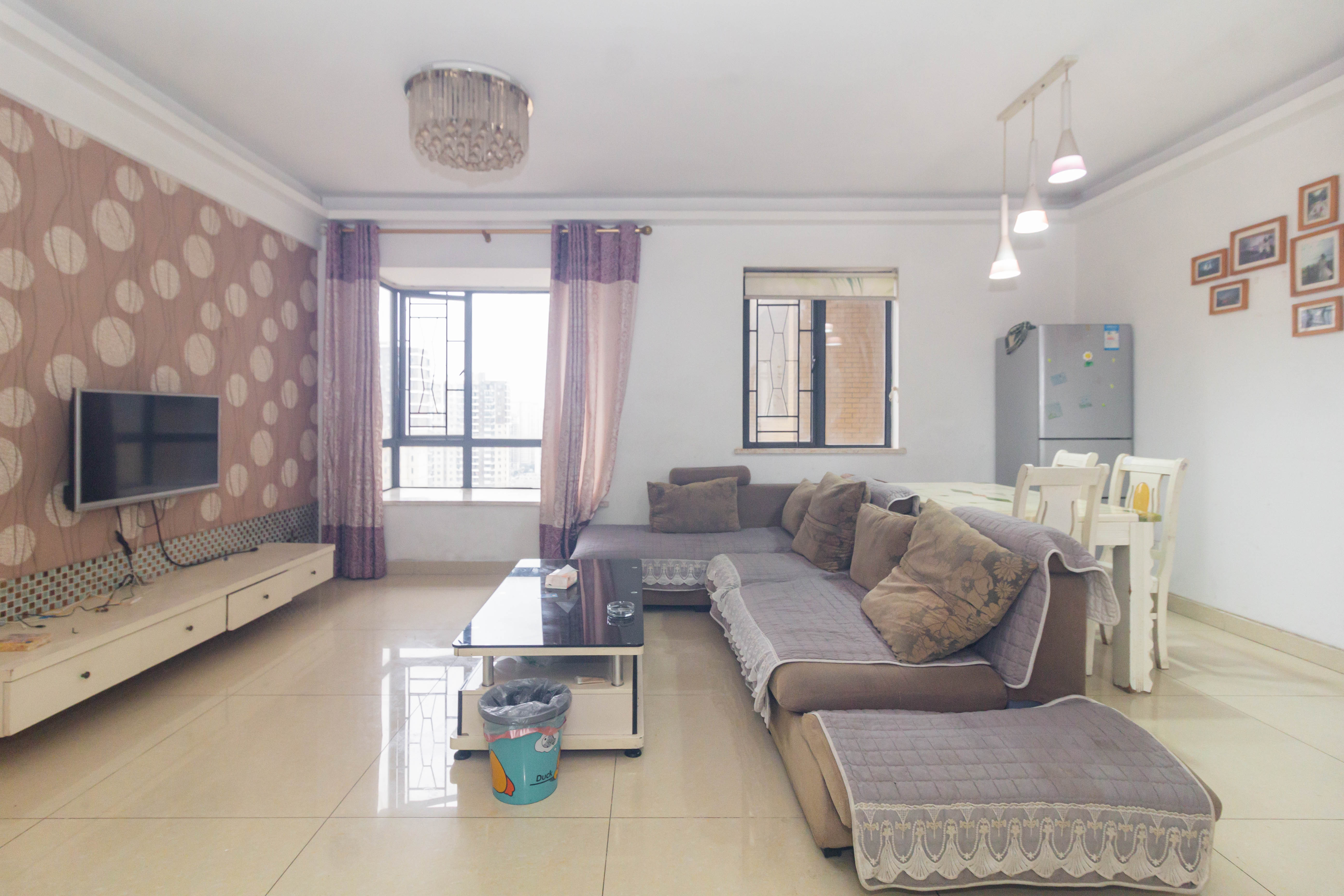 中国铁建国际城一期  3室2厅1卫    46.8万客厅