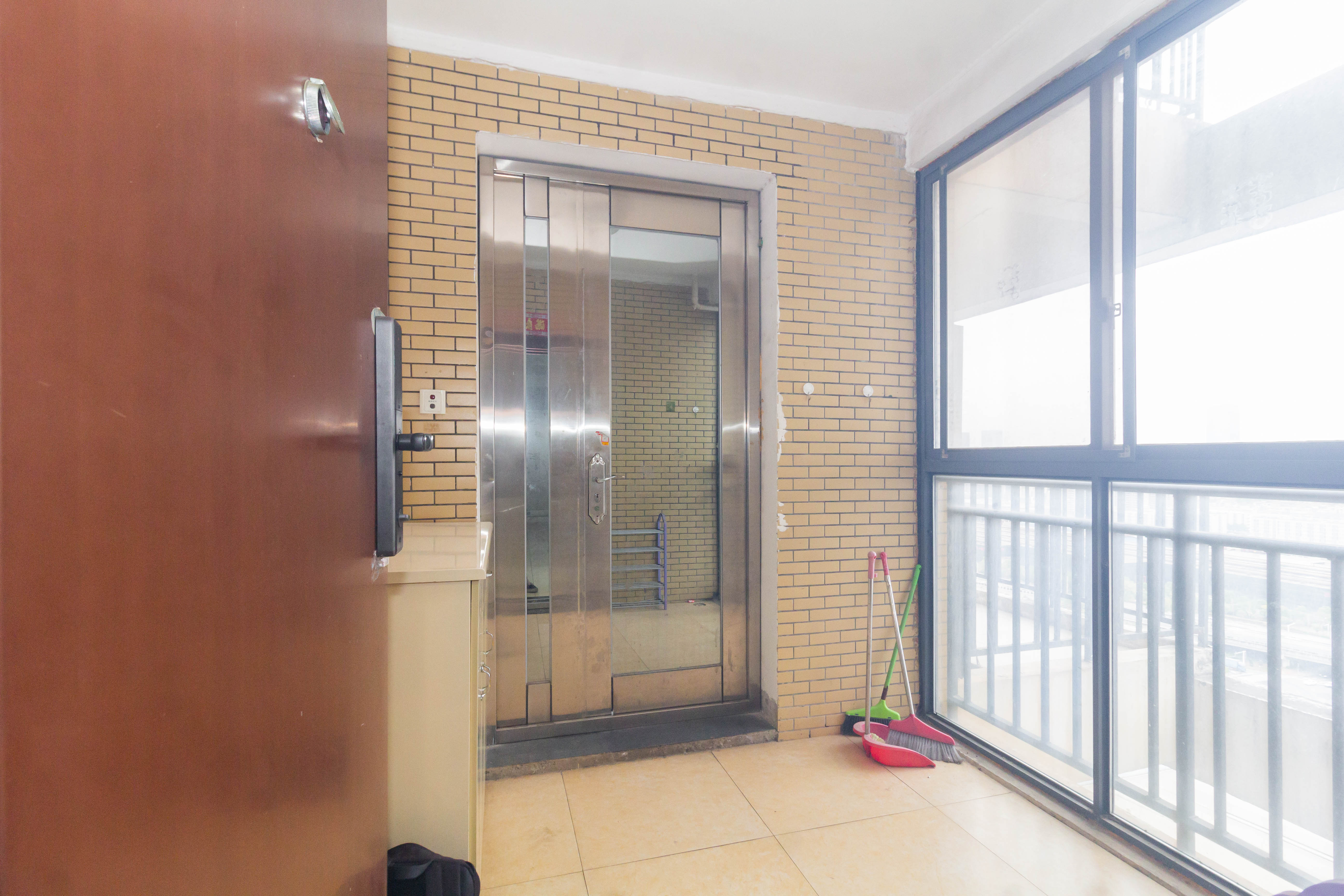 中国铁建国际城一期  3室2厅1卫    46.8万卧室