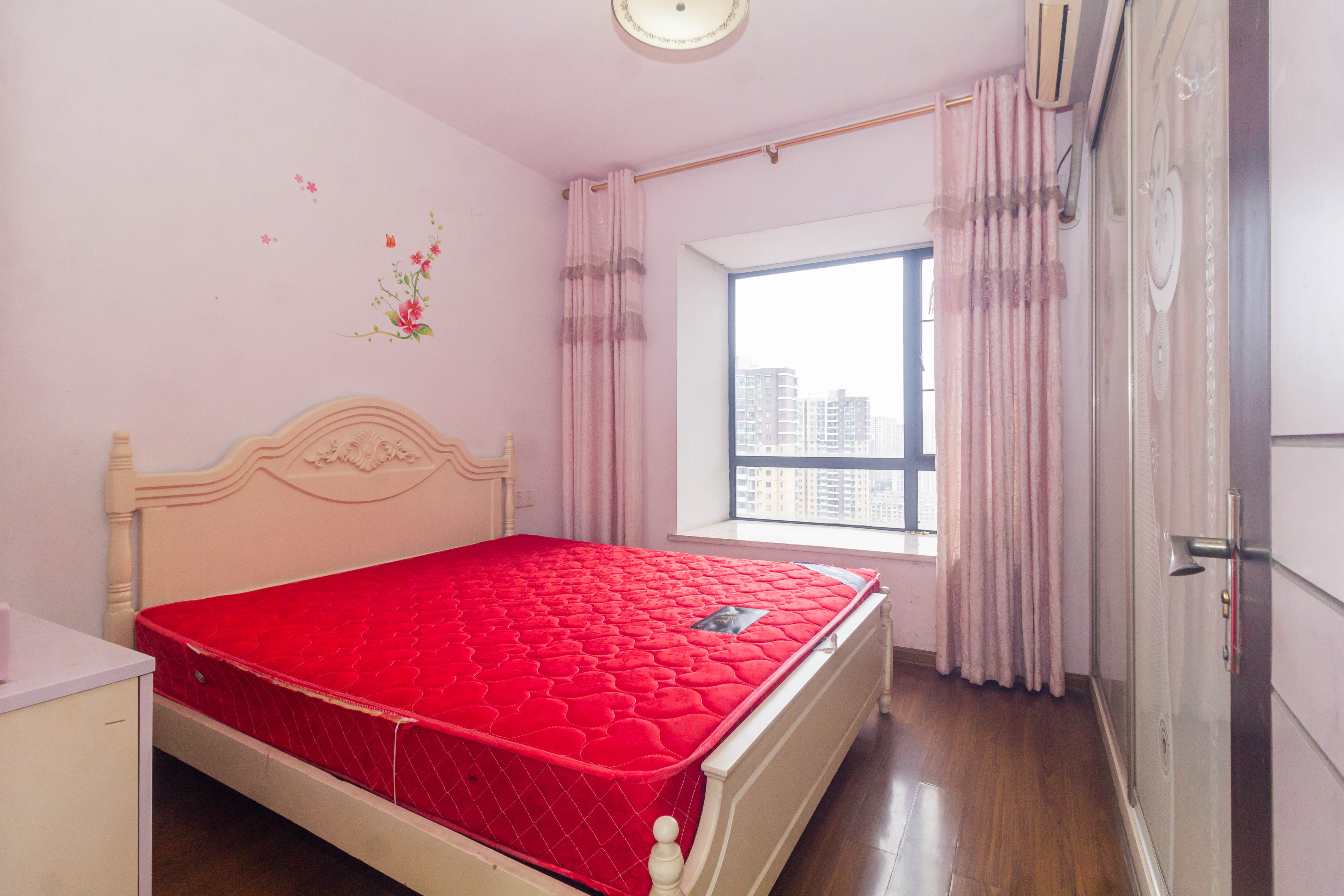 中国铁建国际城一期  3室2厅1卫    46.8万卧室