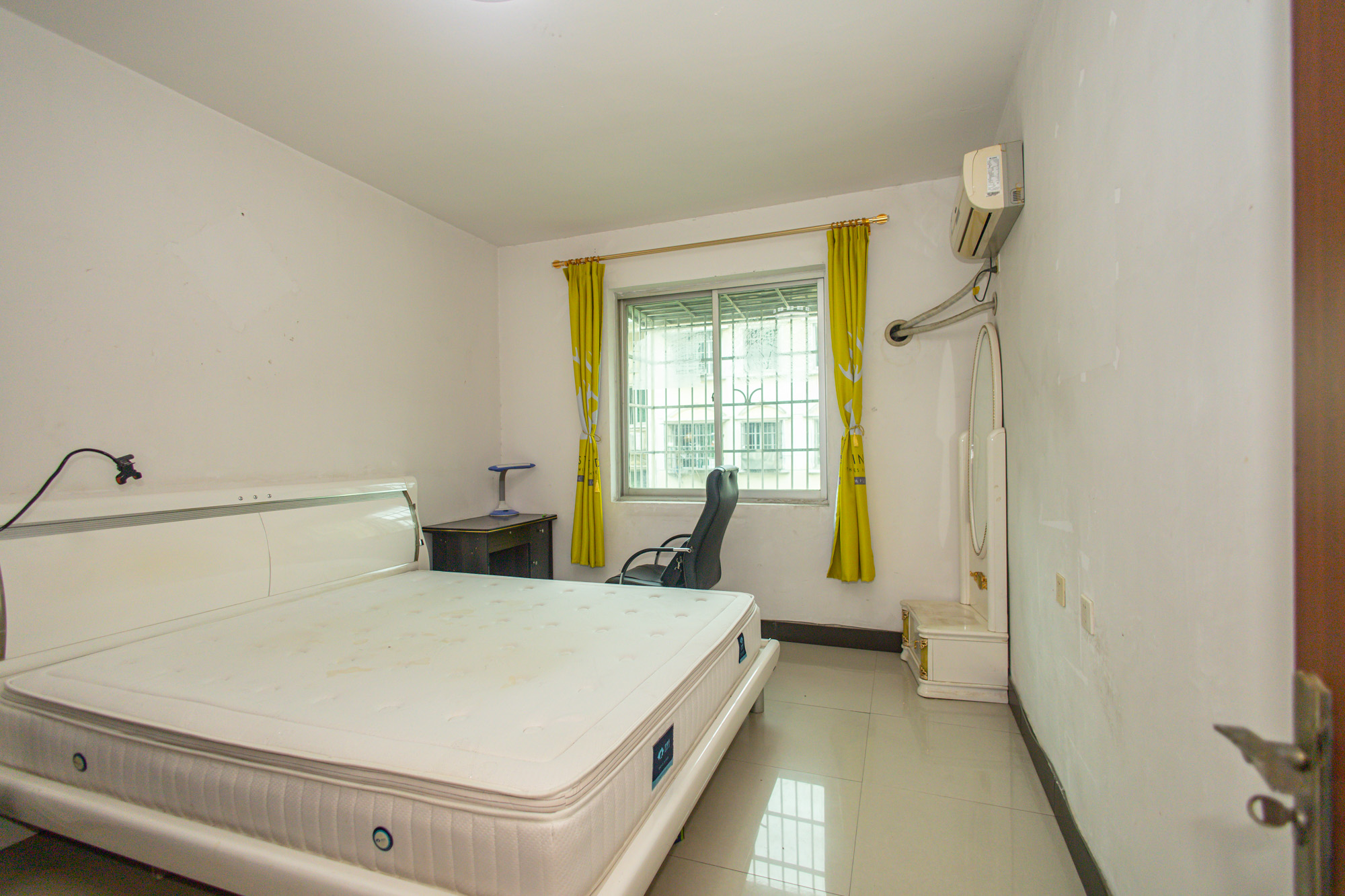 中南汽车世界 2室2厅1卫 31.8万 中南汽车世界 2室2厅1卫 31.8万卧室