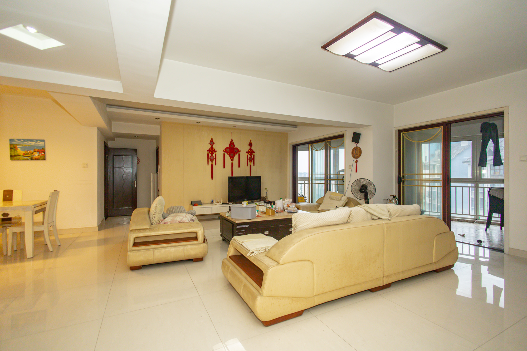 未来现代城  3室2厅2卫    88.0万客厅