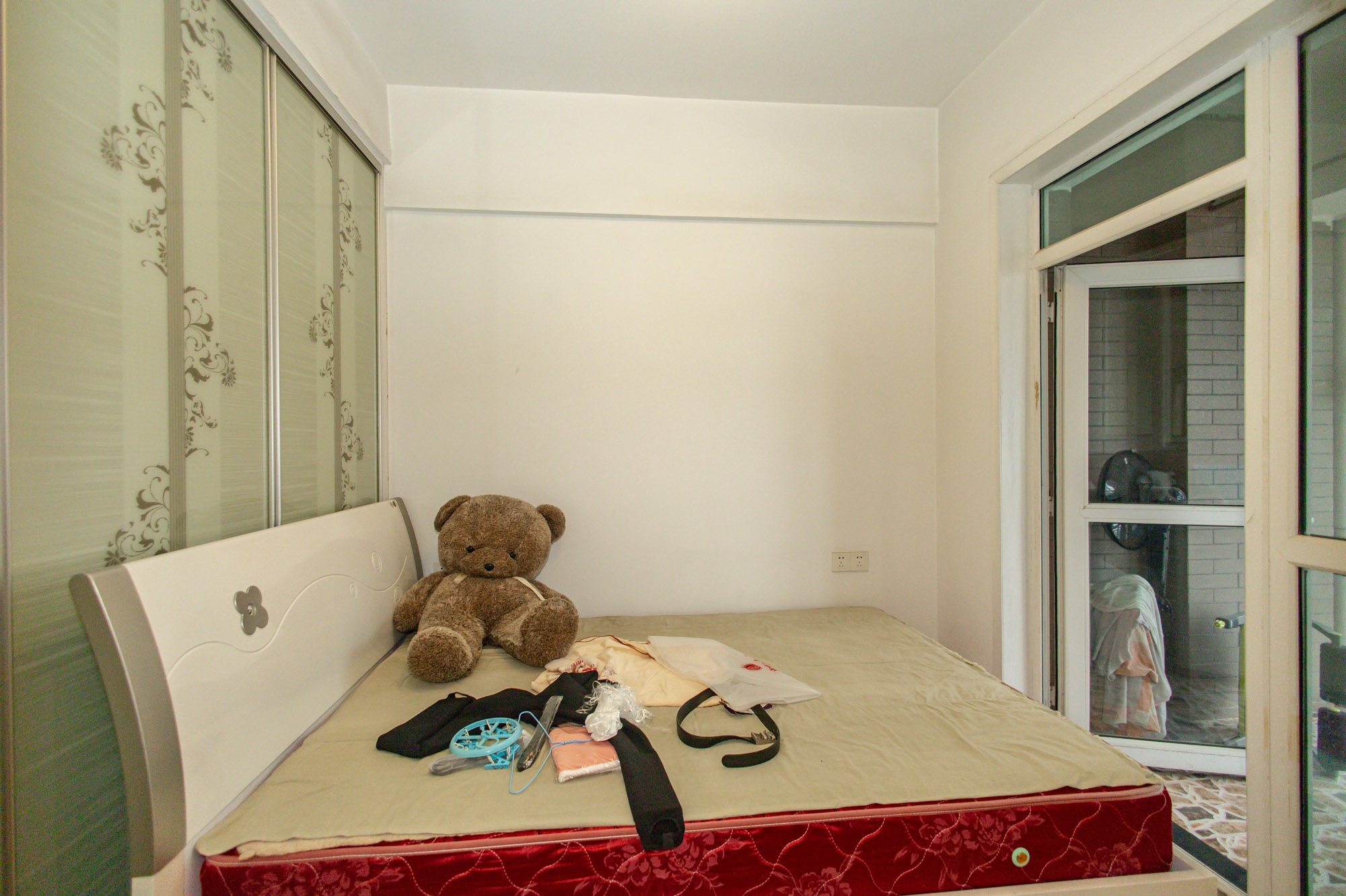 未来现代城  3室2厅2卫    88.0万卧室