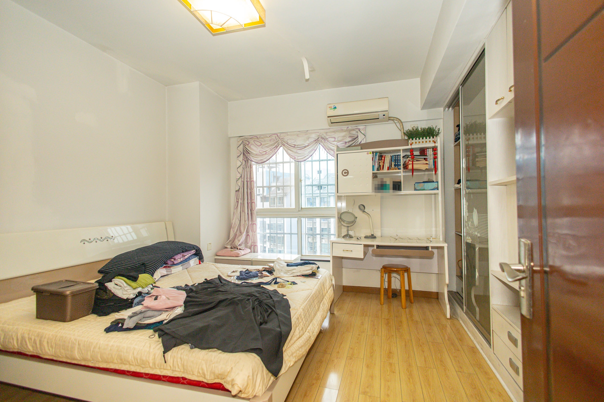 未来现代城  3室2厅2卫    88.0万卧室