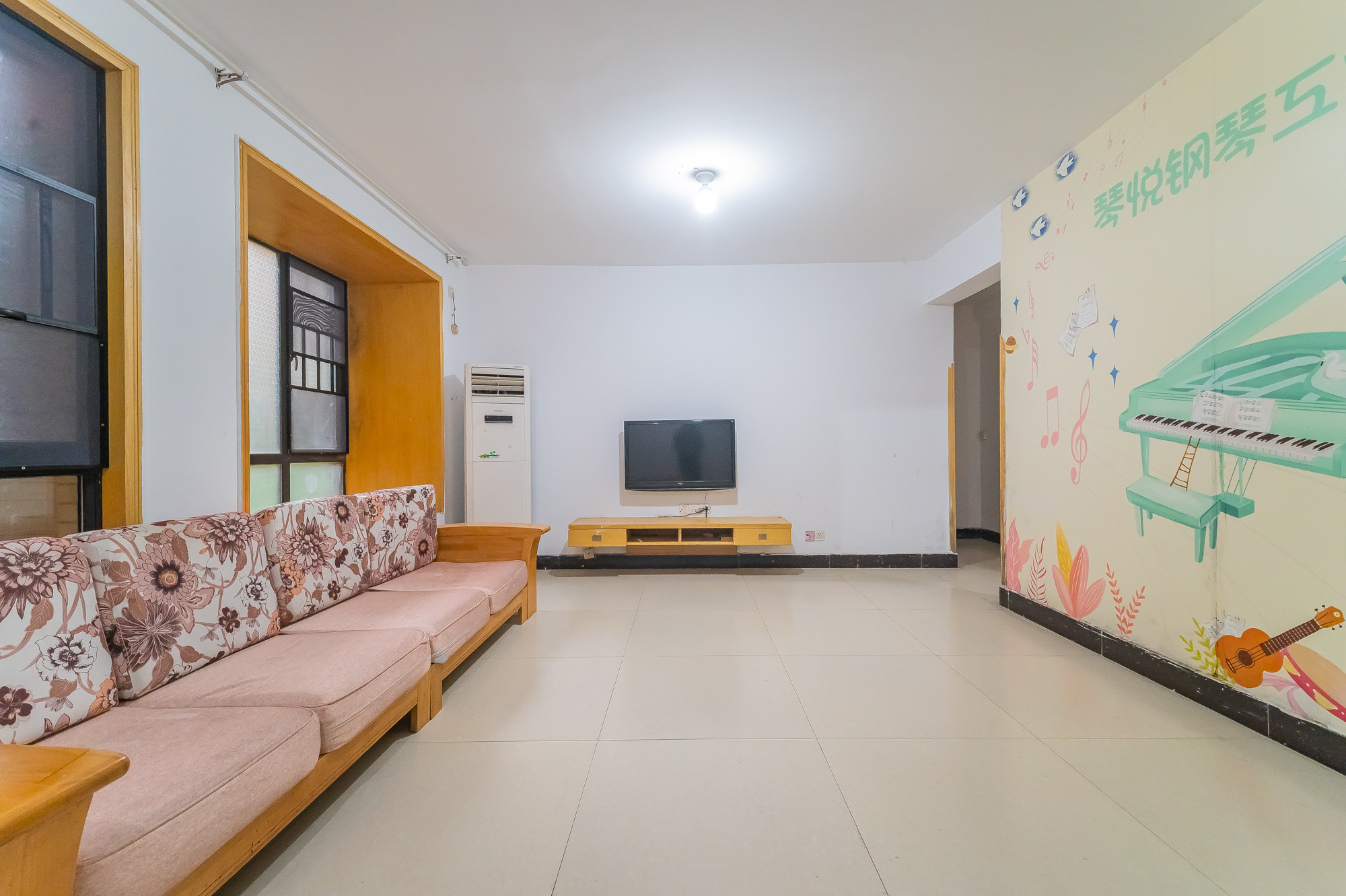 华润凤凰城一期 3室1厅1卫 50.0万 华润凤凰城一期 3室1厅1卫 50.0万客厅