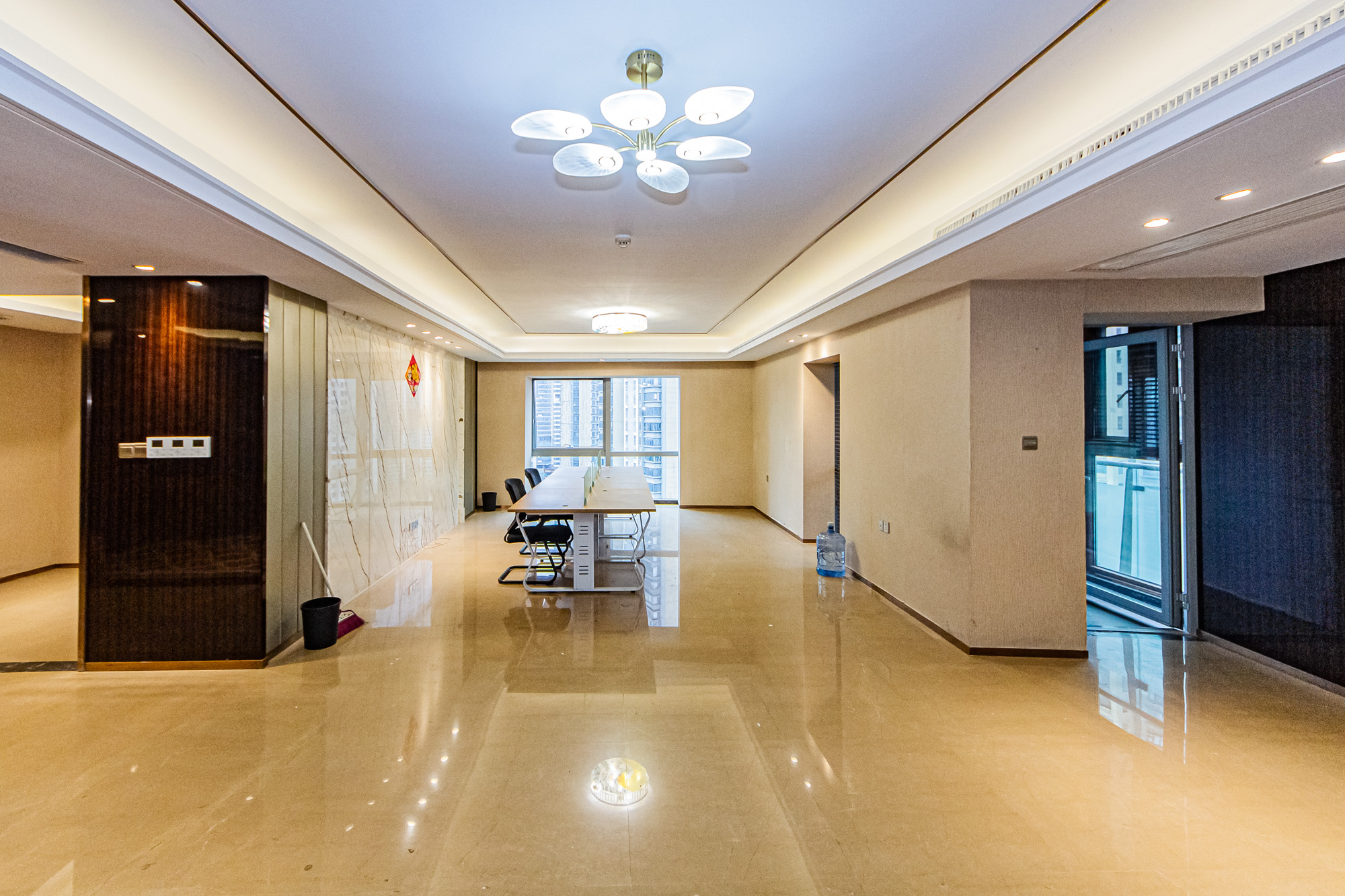 北辰定江洋 4室2厅1卫 450.0万 北辰定江洋 4室2厅1卫 450.0万客厅