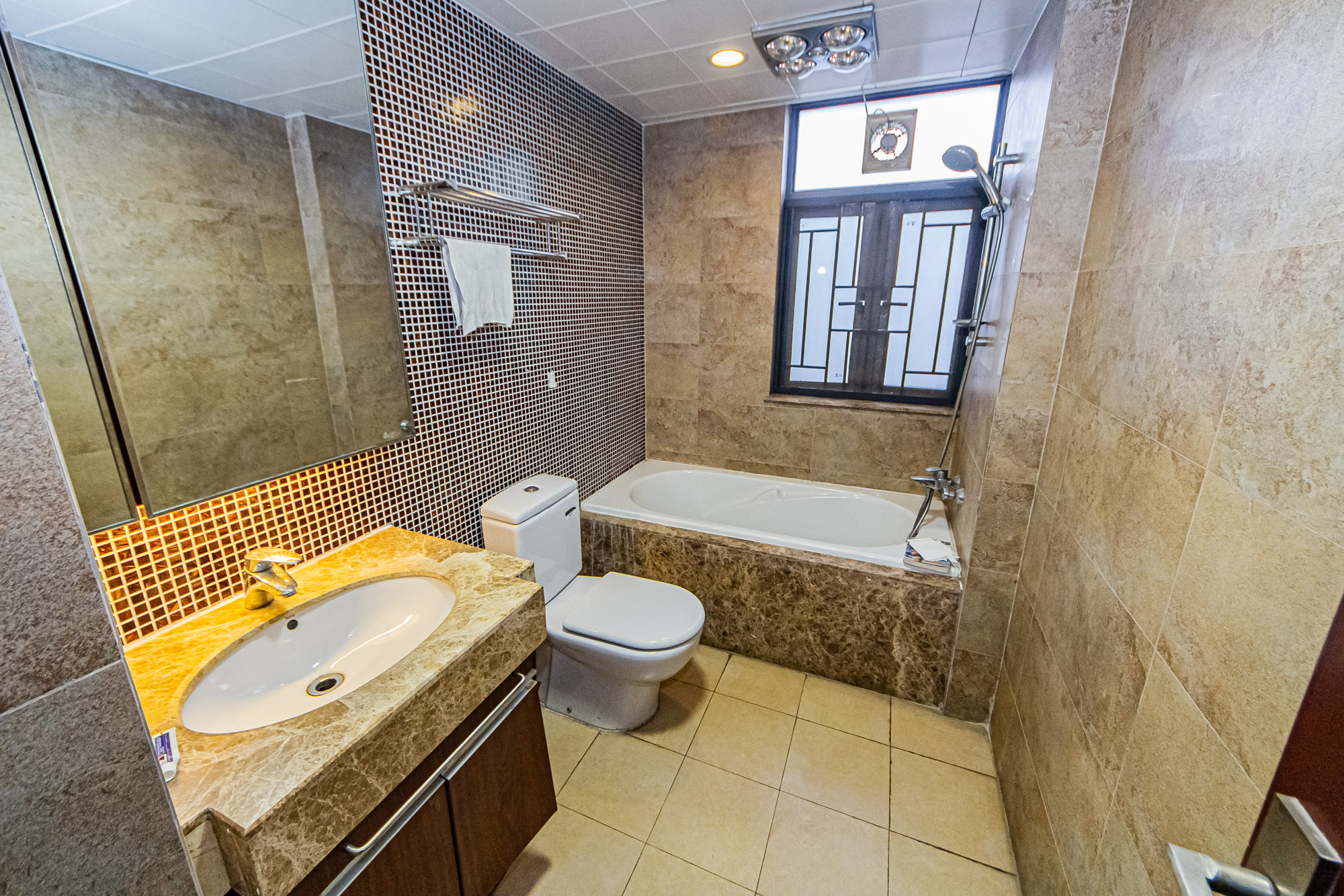 珠江花城三期锦鲤  3室2厅2卫    105.0万 珠江花城三期锦鲤  3室2厅2卫    105.0万卫生间