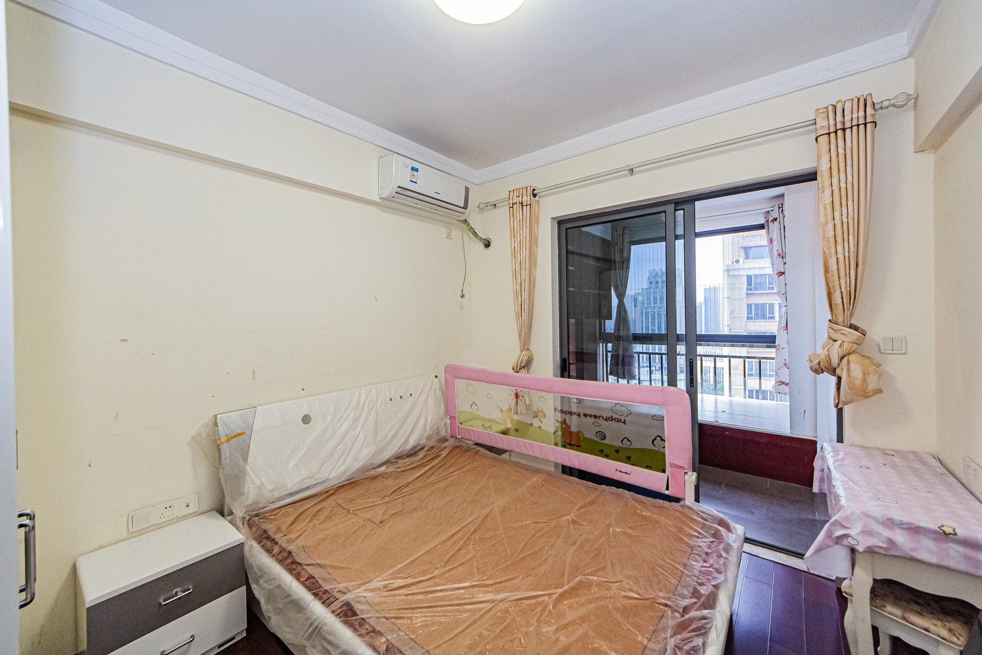 珠江花城三期锦鲤  3室2厅2卫    105.0万 珠江花城三期锦鲤  3室2厅2卫    105.0万卧室