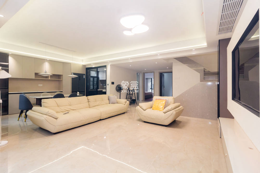 敏捷珑玥府  5室2厅3卫    230.0万