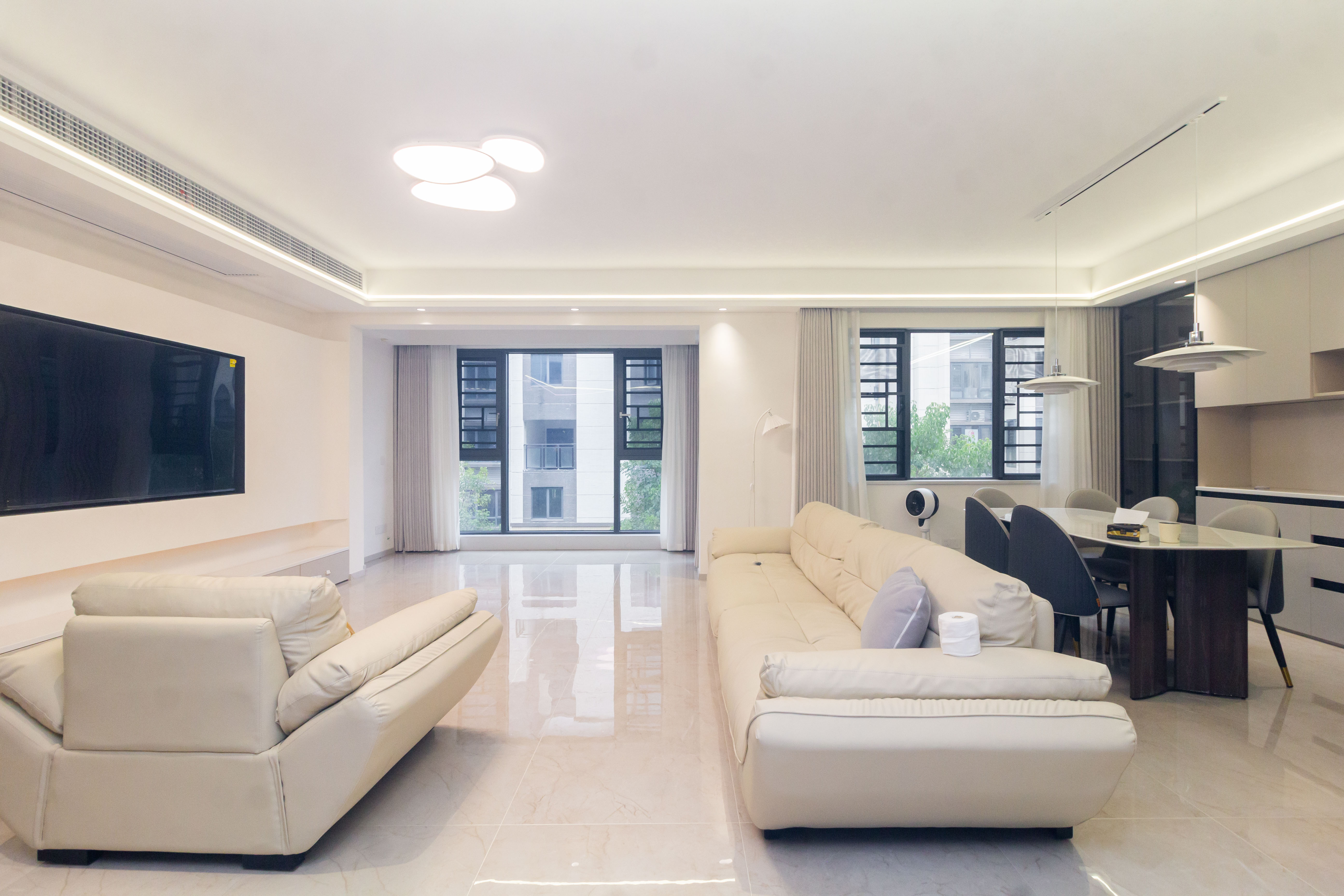 敏捷珑玥府  5室2厅3卫    230.0万 敏捷珑玥府  5室2厅3卫    230.0万客厅