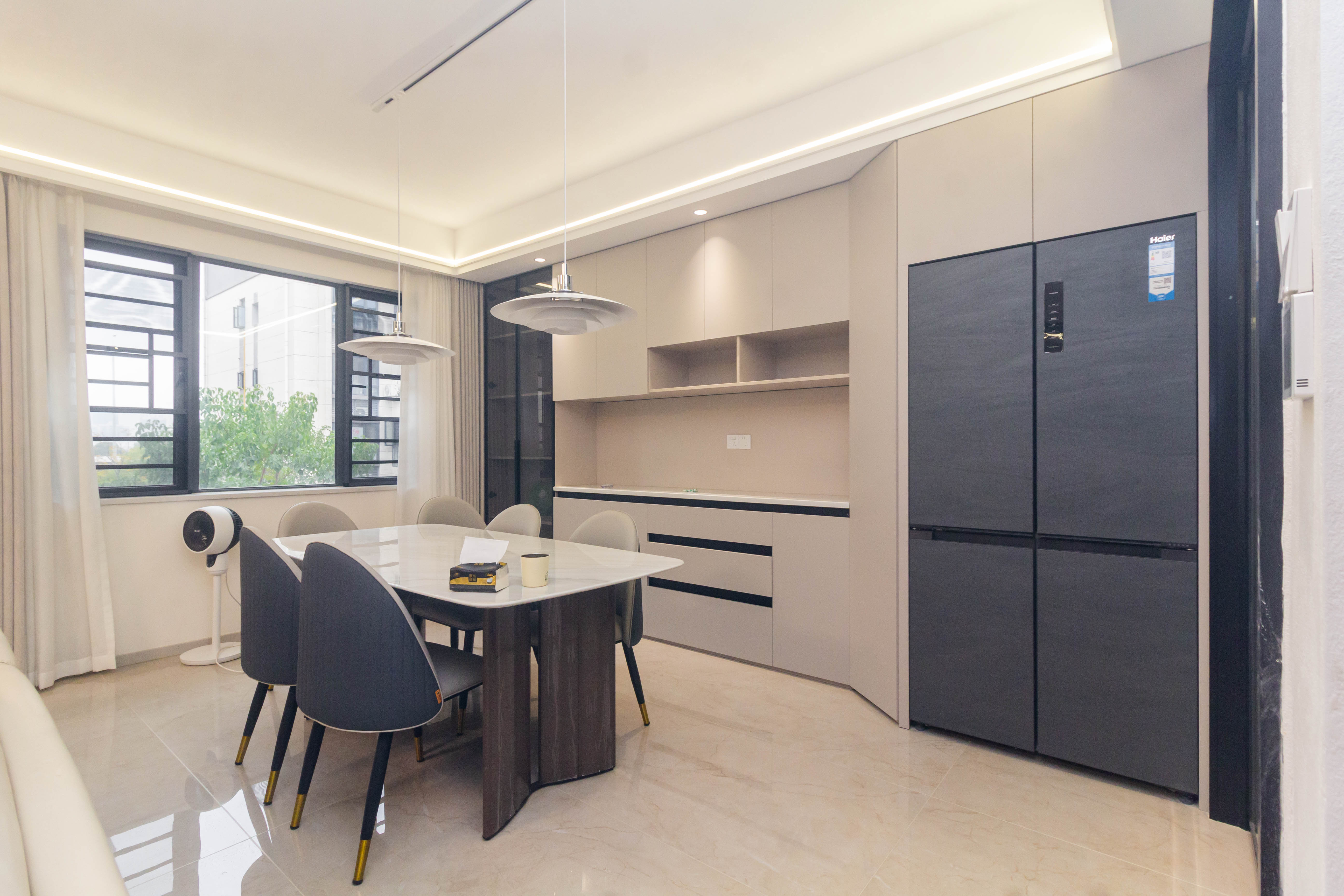 敏捷珑玥府  5室2厅3卫    230.0万 敏捷珑玥府  5室2厅3卫    230.0万客厅