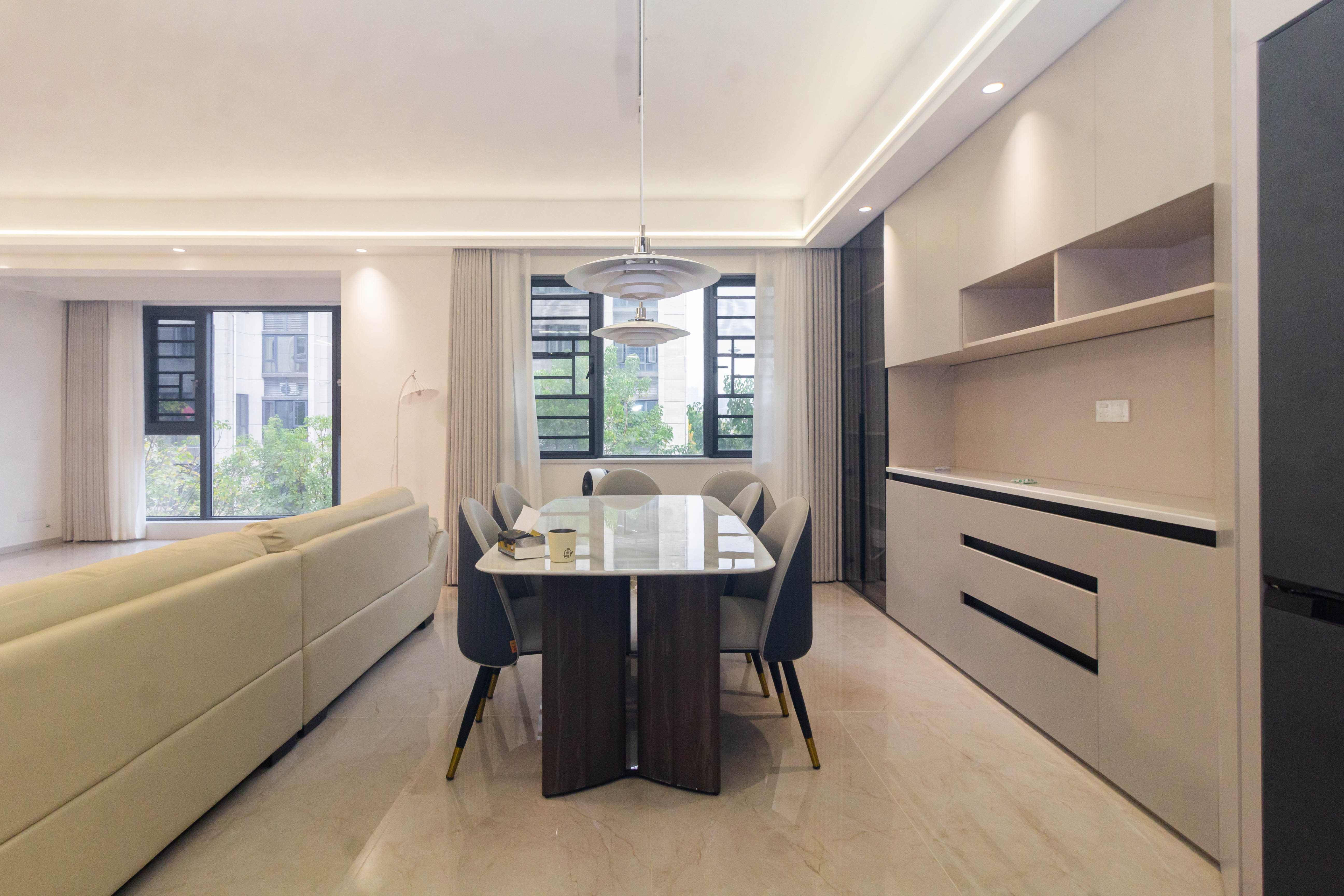 敏捷珑玥府  5室2厅3卫    230.0万 敏捷珑玥府  5室2厅3卫    230.0万客厅