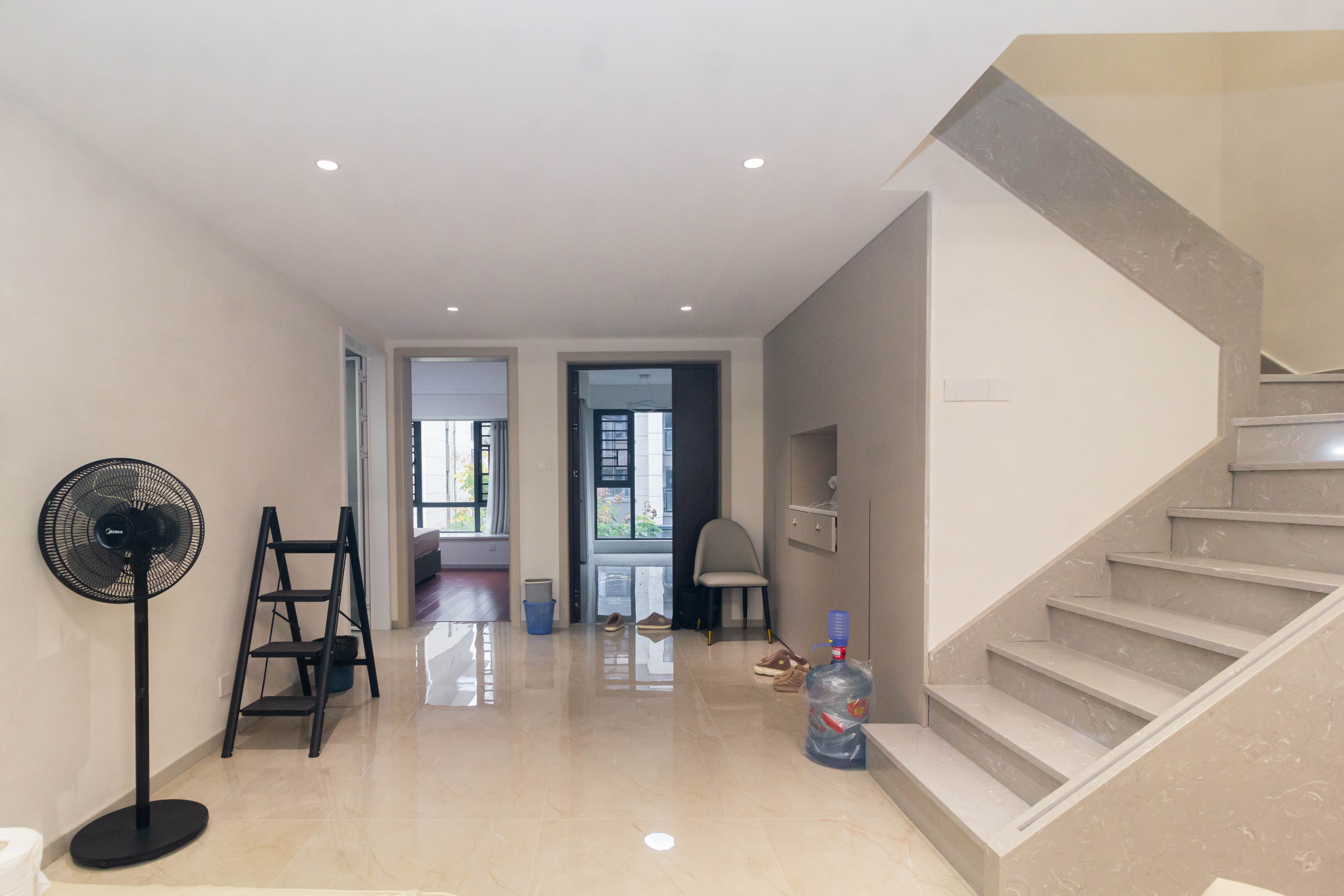 敏捷珑玥府  5室2厅3卫    230.0万 敏捷珑玥府  5室2厅3卫    230.0万客厅