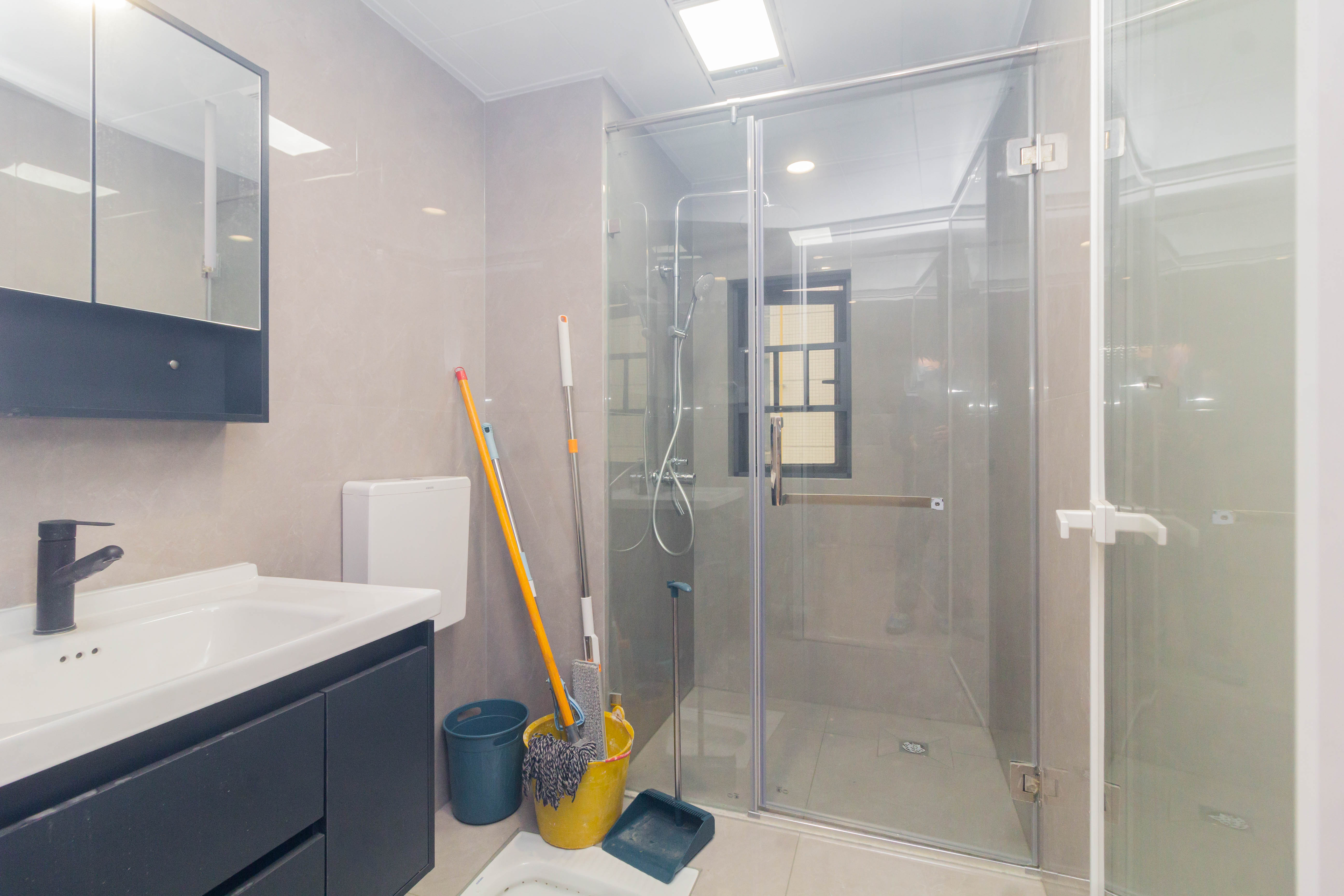 敏捷珑玥府  5室2厅3卫    230.0万 敏捷珑玥府  5室2厅3卫    230.0万卧室