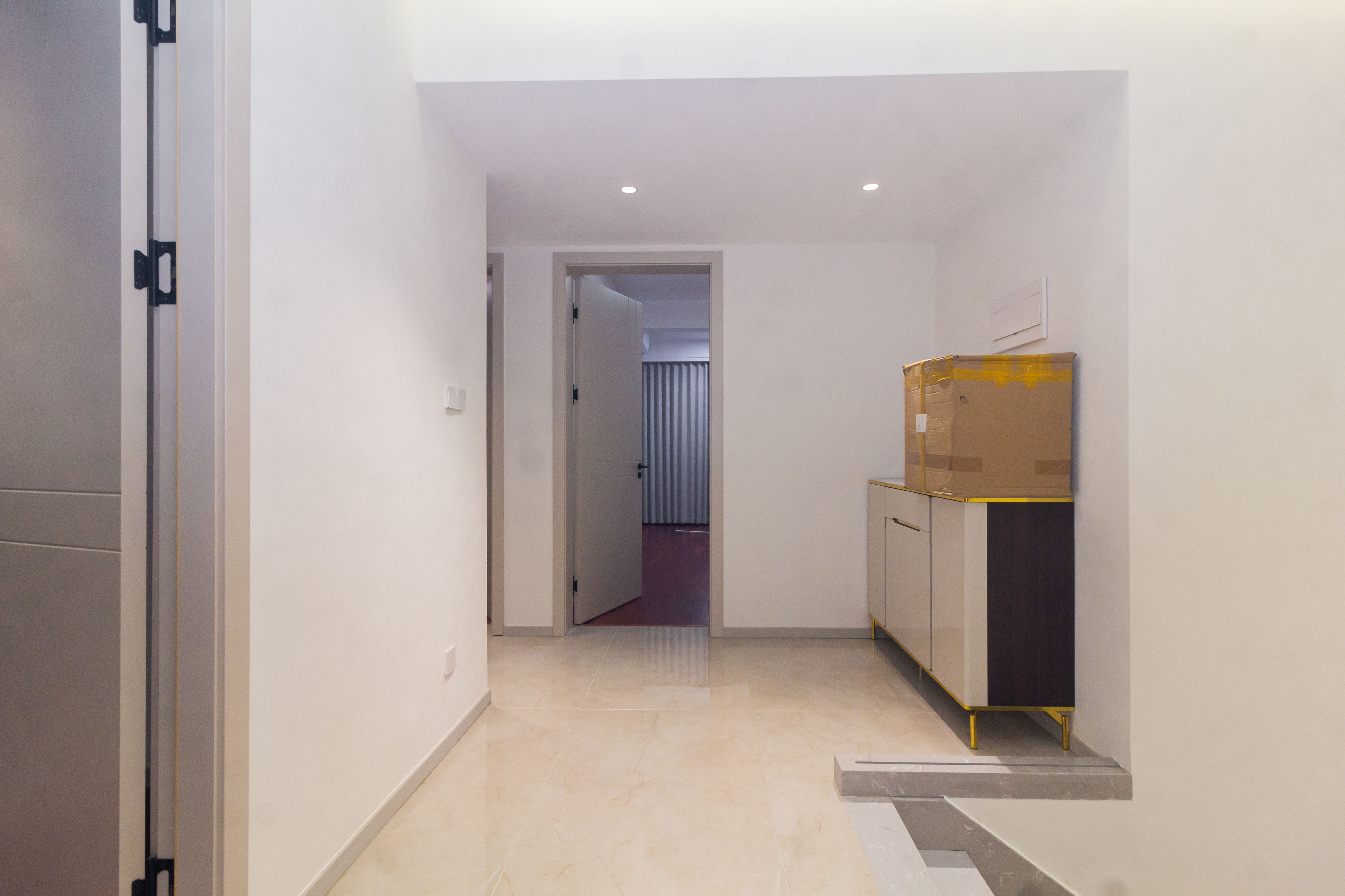 敏捷珑玥府  5室2厅3卫    230.0万 敏捷珑玥府  5室2厅3卫    230.0万卧室