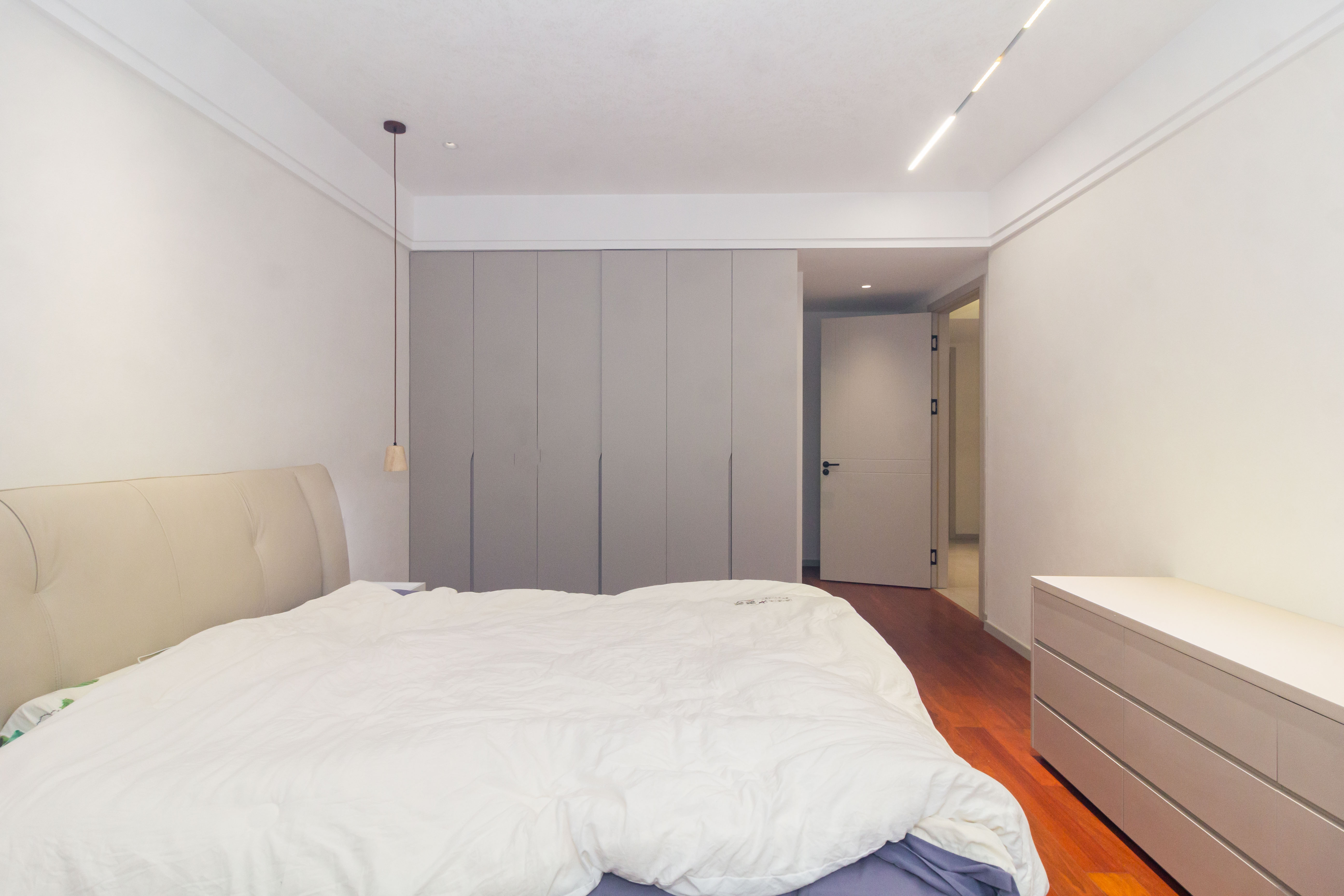 敏捷珑玥府  5室2厅3卫    230.0万 敏捷珑玥府  5室2厅3卫    230.0万卧室