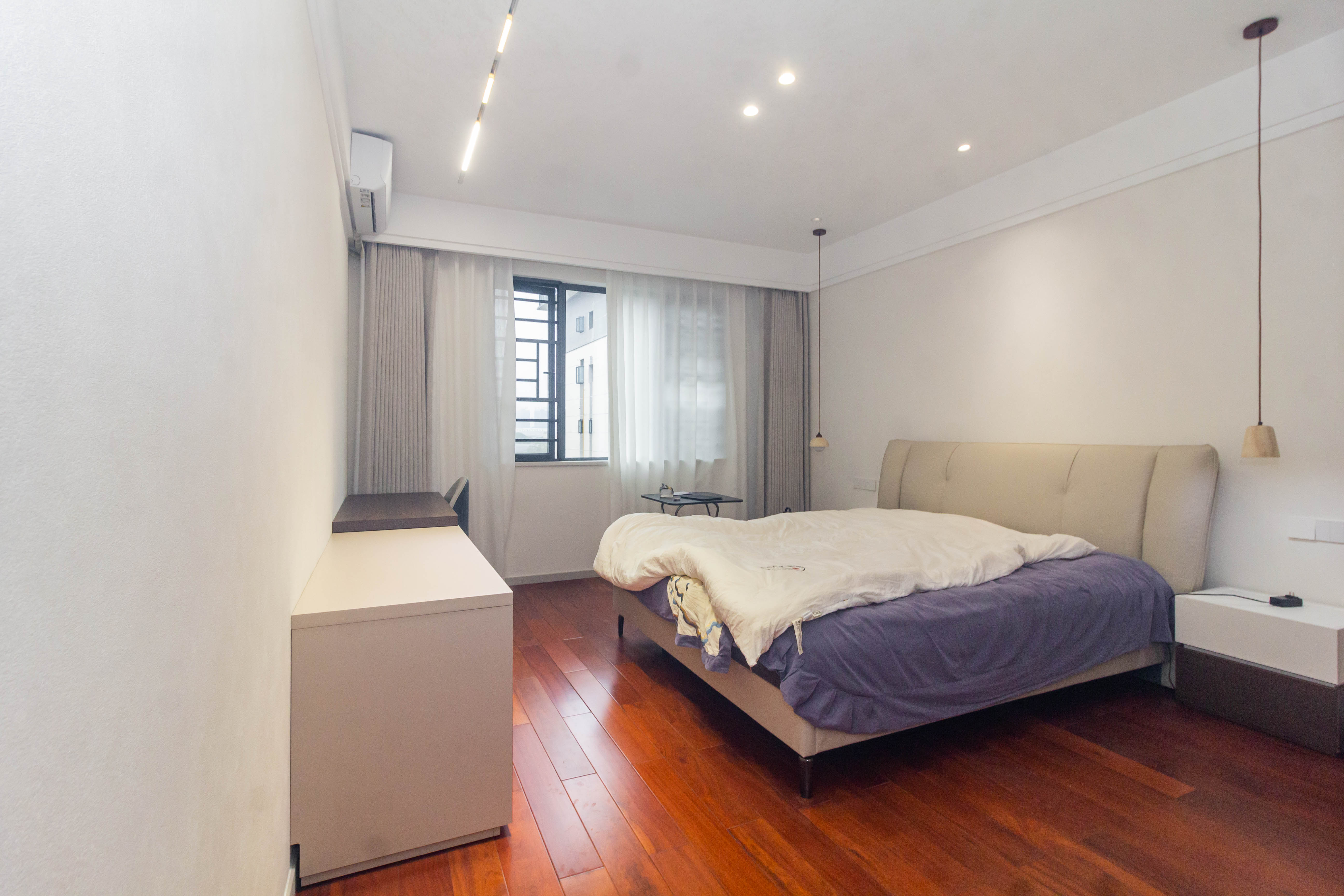 敏捷珑玥府  5室2厅3卫    230.0万 敏捷珑玥府  5室2厅3卫    230.0万卧室