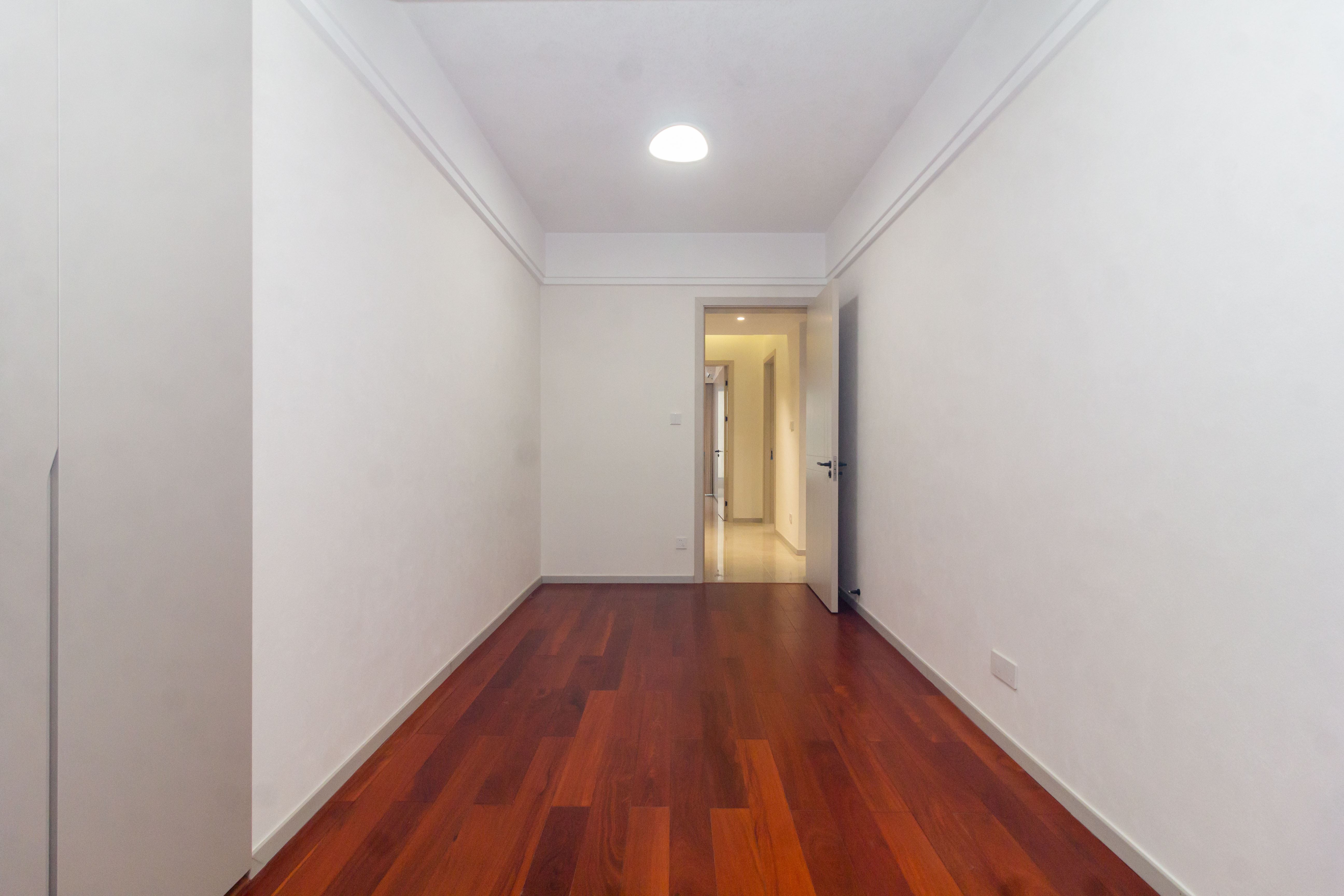 敏捷珑玥府  5室2厅3卫    230.0万 敏捷珑玥府  5室2厅3卫    230.0万卧室