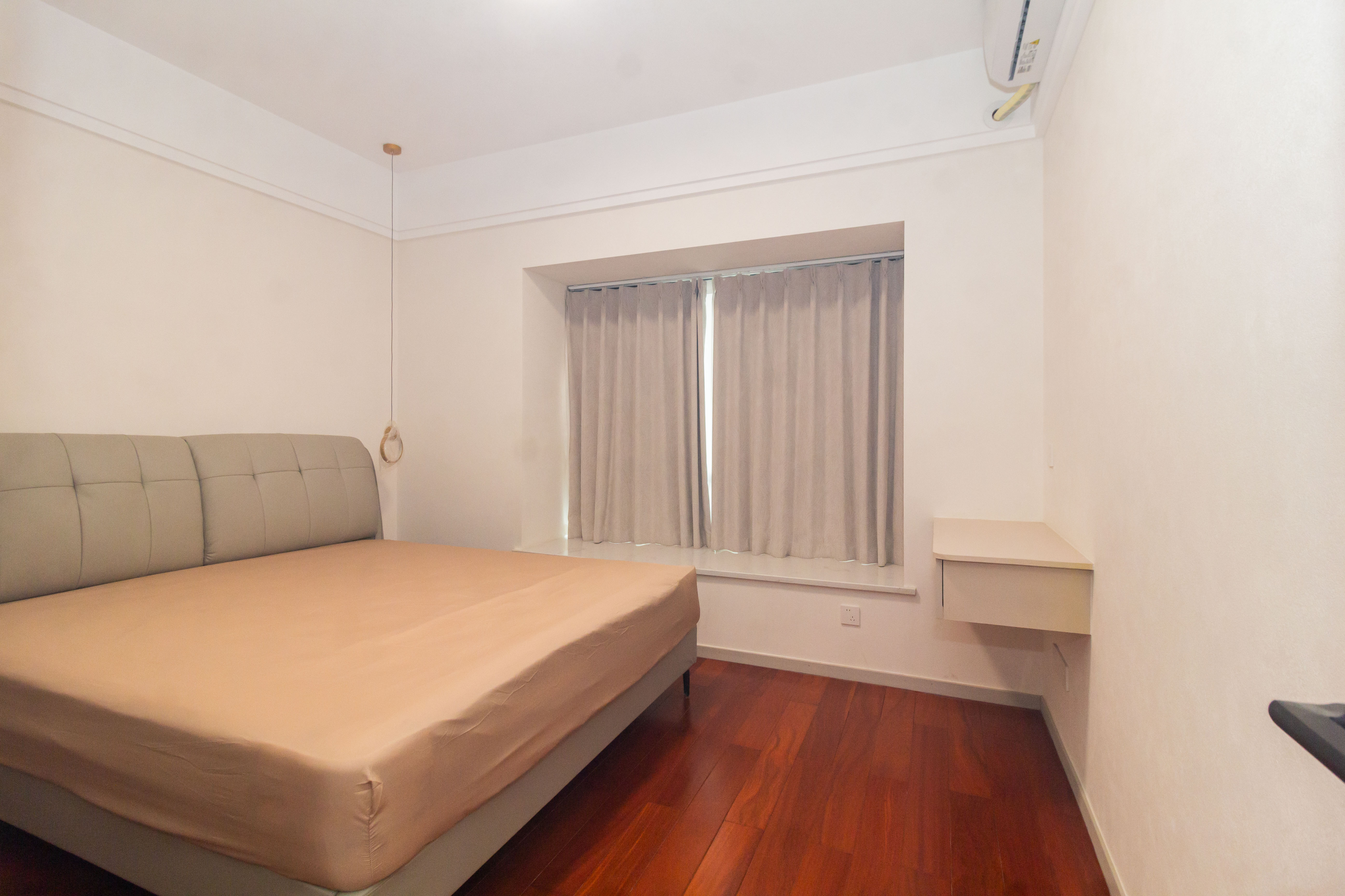 敏捷珑玥府  5室2厅3卫    230.0万 敏捷珑玥府  5室2厅3卫    230.0万卧室