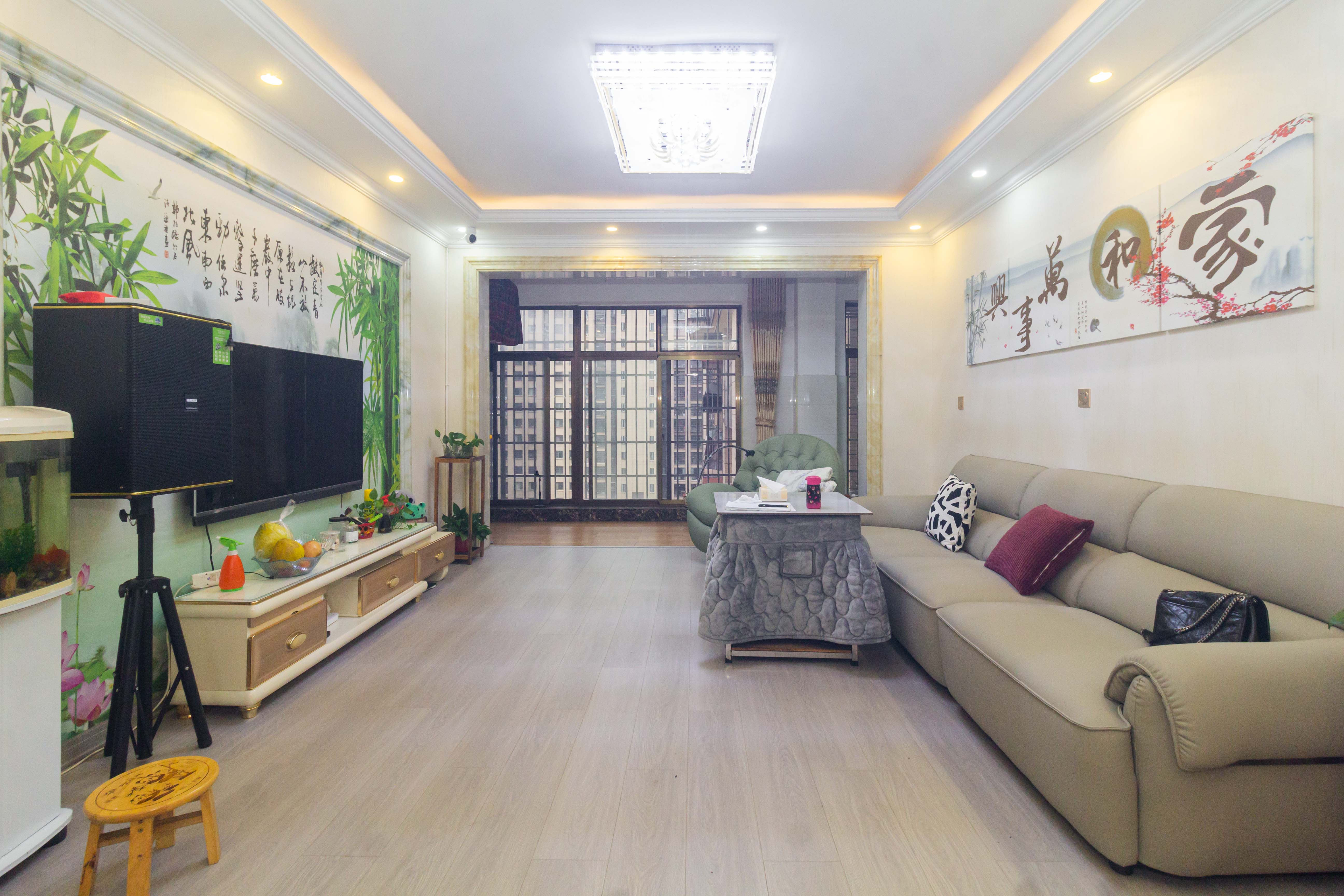 波隆城市花园 4室2厅2卫 88.8万 波隆城市花园 4室2厅2卫 88.8万客厅