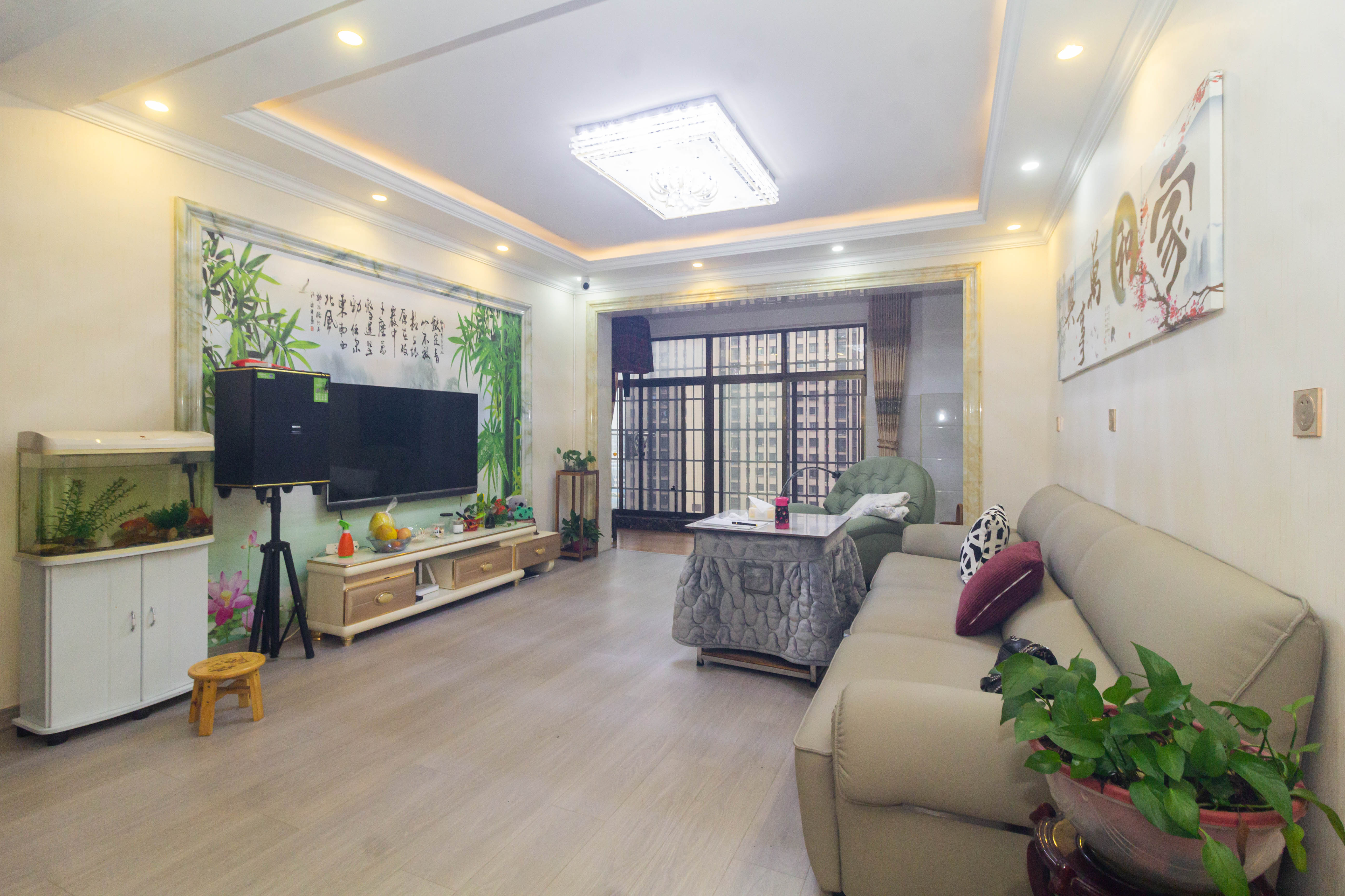 波隆城市花园 4室2厅2卫 88.8万 波隆城市花园 4室2厅2卫 88.8万客厅