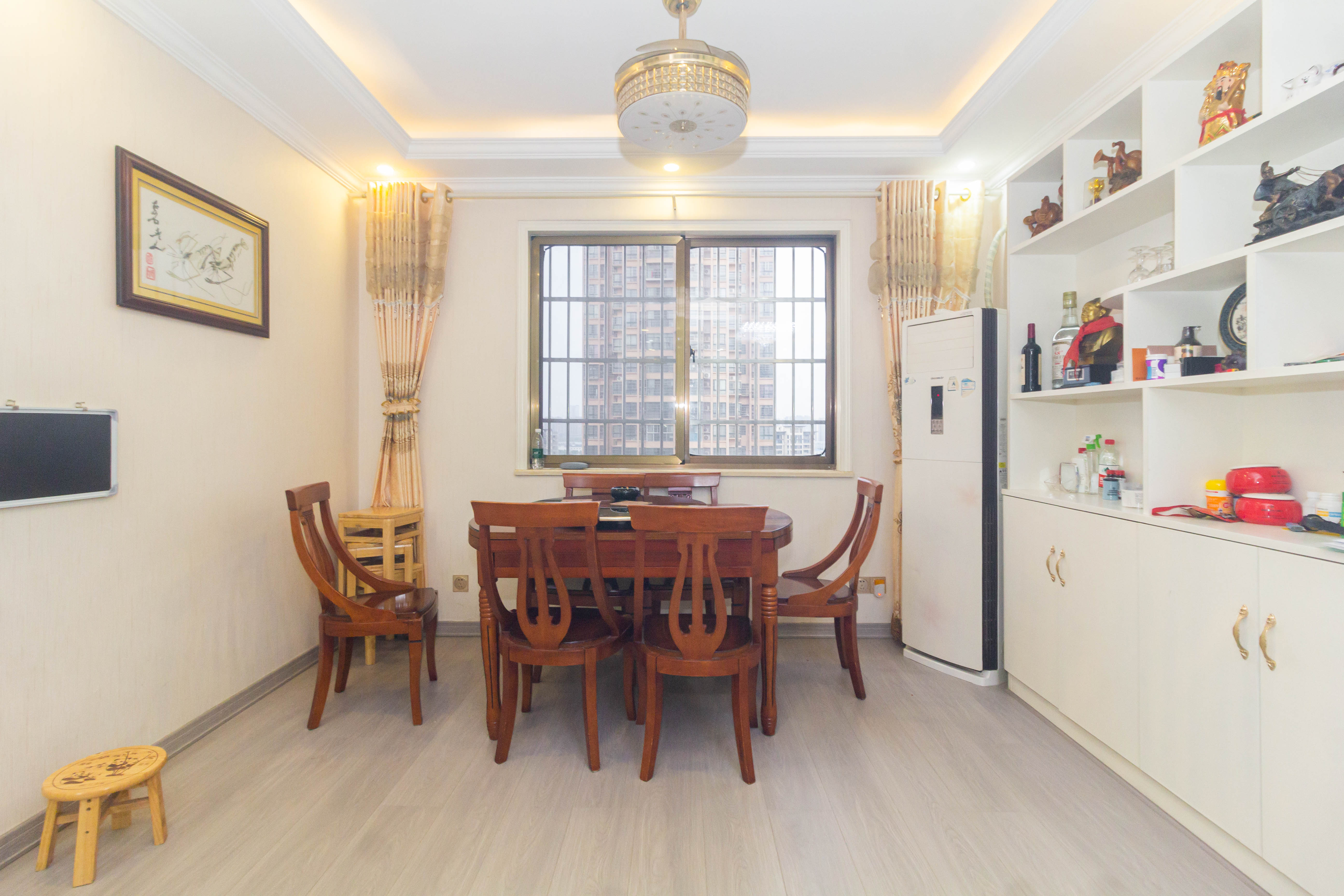 波隆城市花园 4室2厅2卫 88.8万 波隆城市花园 4室2厅2卫 88.8万客厅