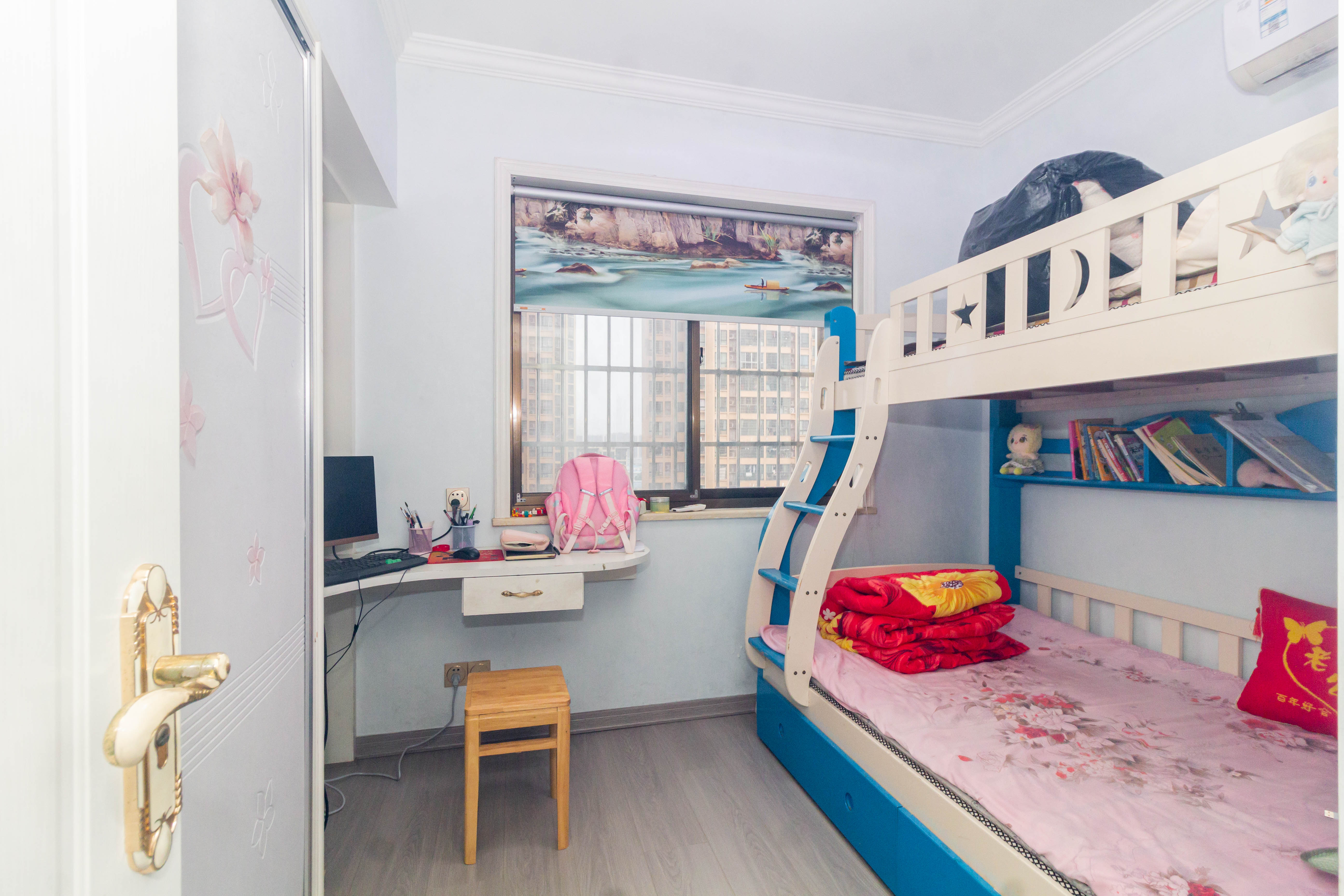 波隆城市花园 4室2厅2卫 88.8万 波隆城市花园 4室2厅2卫 88.8万卧室